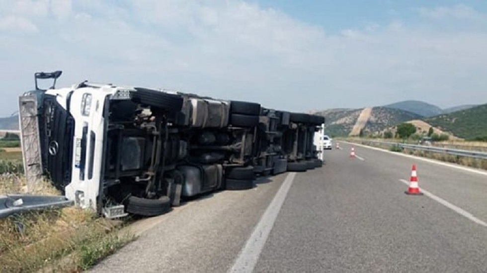 Όταν η οικονομία στα διόδια γίνεται κίνδυνος για όλους με τις νταλίκες στου παραδρόμους της Θεσσαλίας