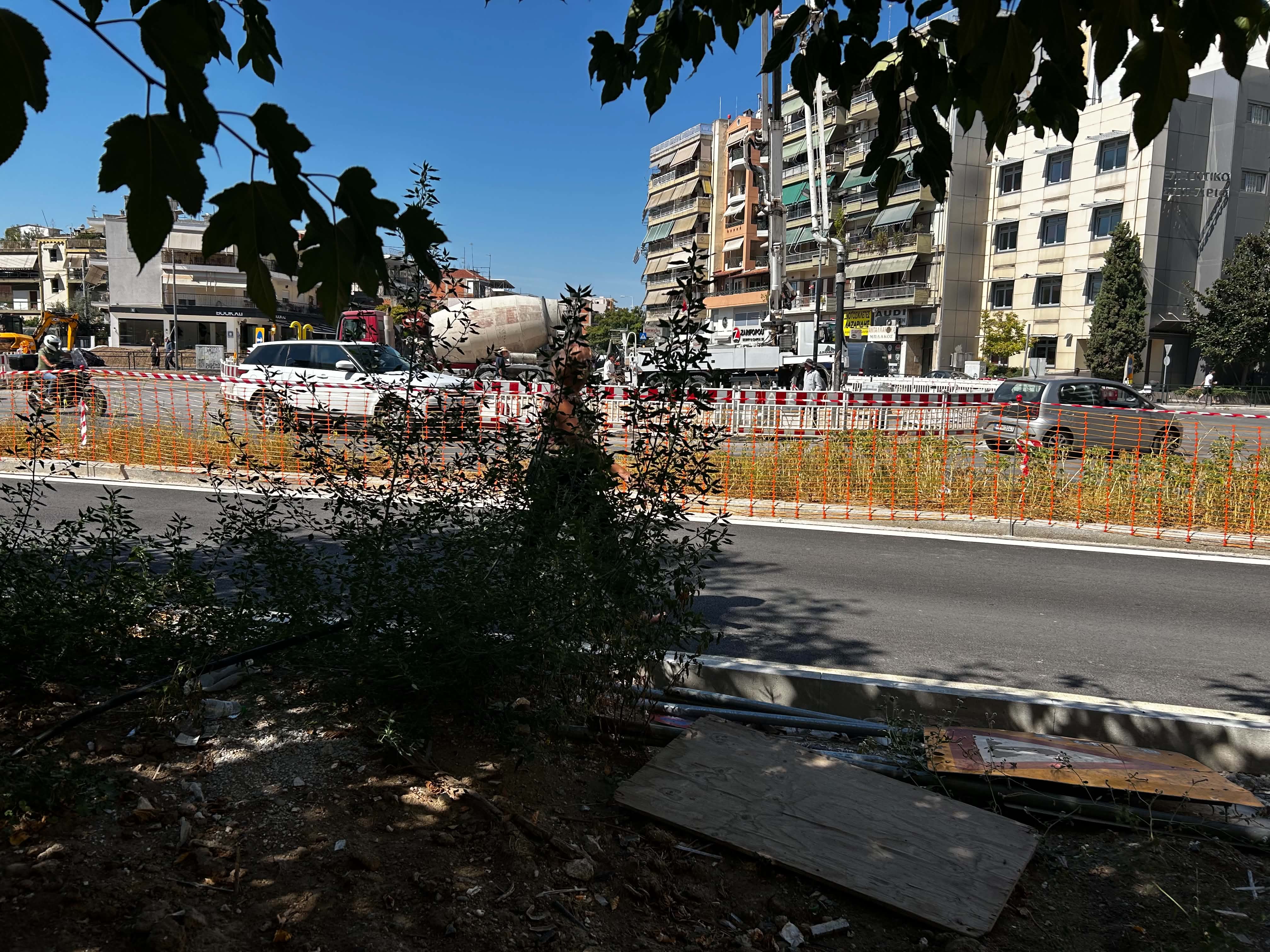 Κυκλικός κόμβος Ηρώων Πολυτεχνείου: Έργα με κόστος την ασφάλεια ;- καθημερινά τα παράπονα Λαρισαίων- δείτε εικόνες