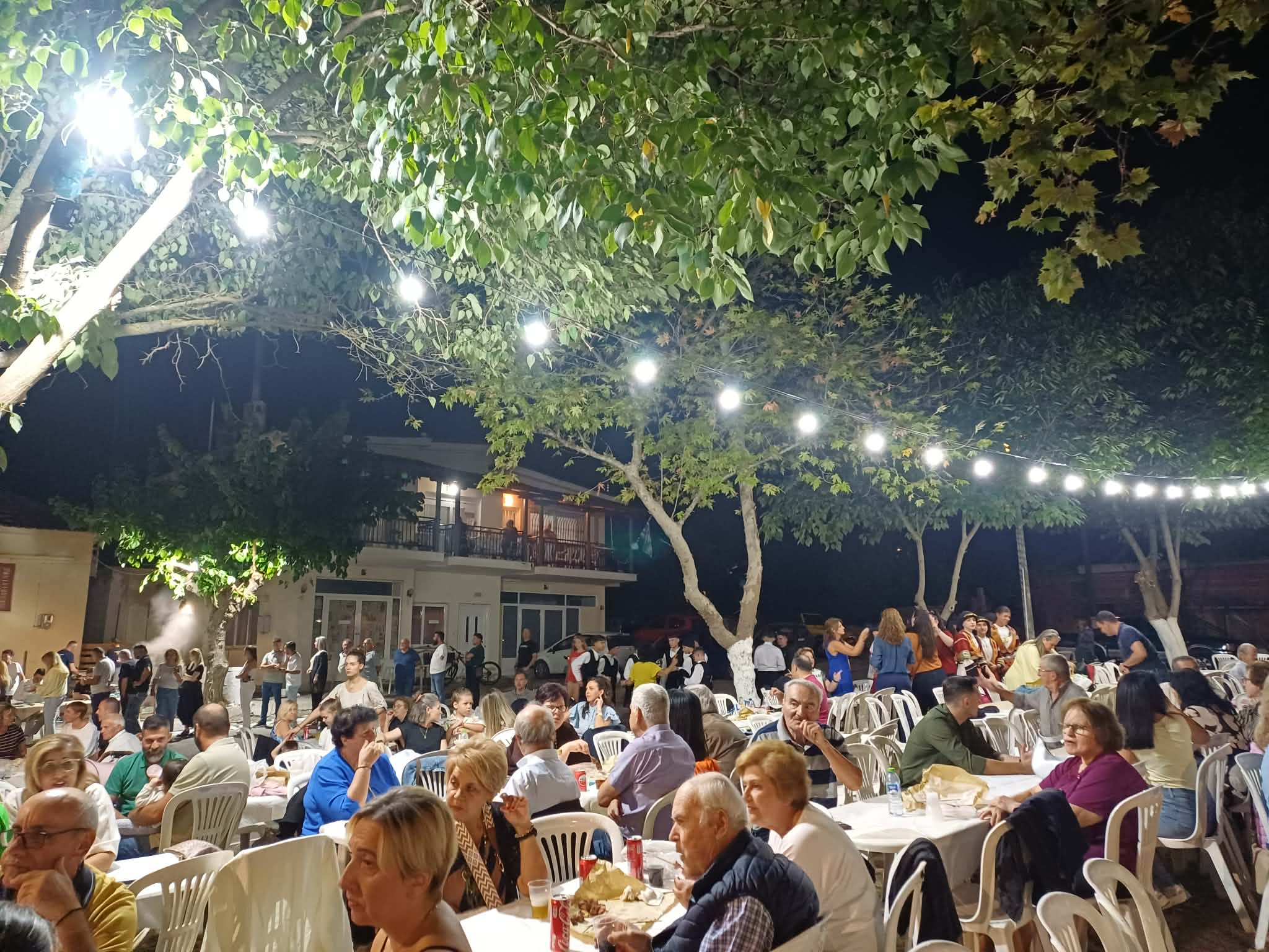 Πλήθος κόσμου στη γιορτή φιστικού στη Νέα Λεύκη (ΦΩΤΟ +video)
