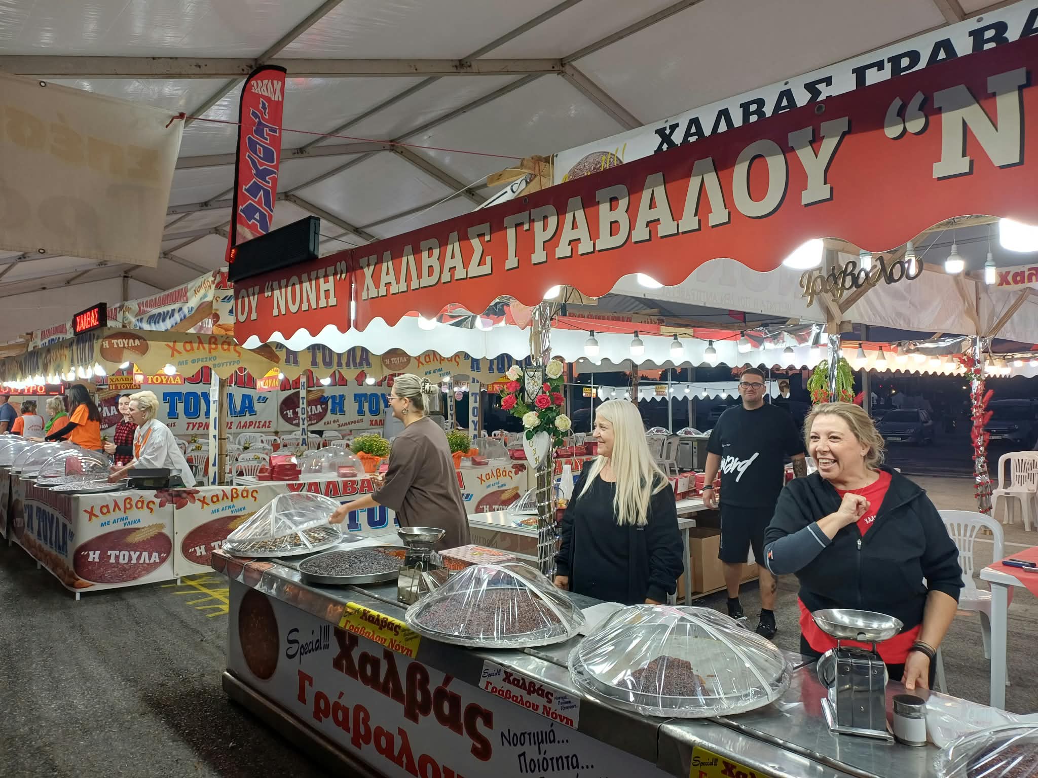 Το παζάρι της Λάρισας άνοιξε τις πύλες του και η σκεπαστή της Νεάπολης γέμισε από κόσμο, γεύσεις και μουσική (ΦΩTO)