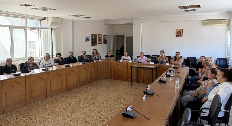 Δεύτερη συνεχόμενη χρονιά όλες οι σχολικές καθαρίστριες του Δήμου Τυρνάβου με πλήρη απασχόληση