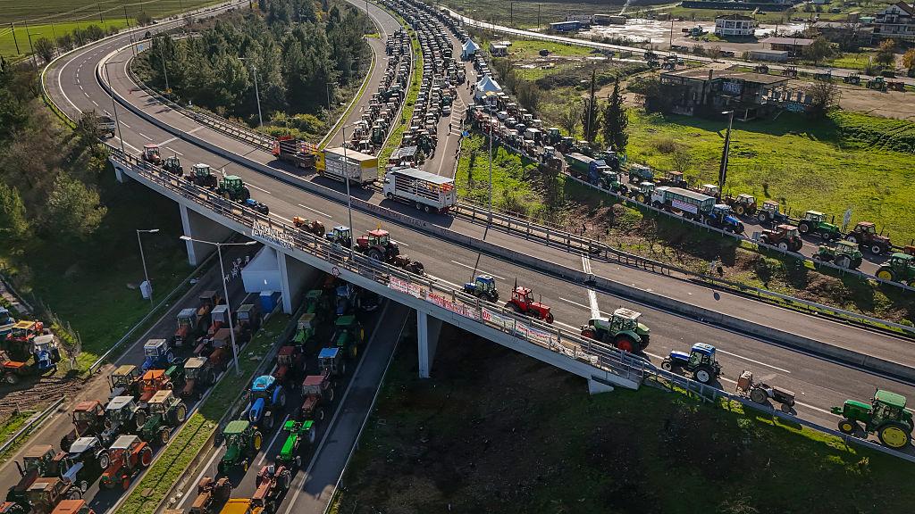 Αγρότες στα όρια: Ζητούν μέτρα τώρα για πετρέλαιο και λιπάσματα απειλούν με μπλόκα πριν τα Χριστούγεννα