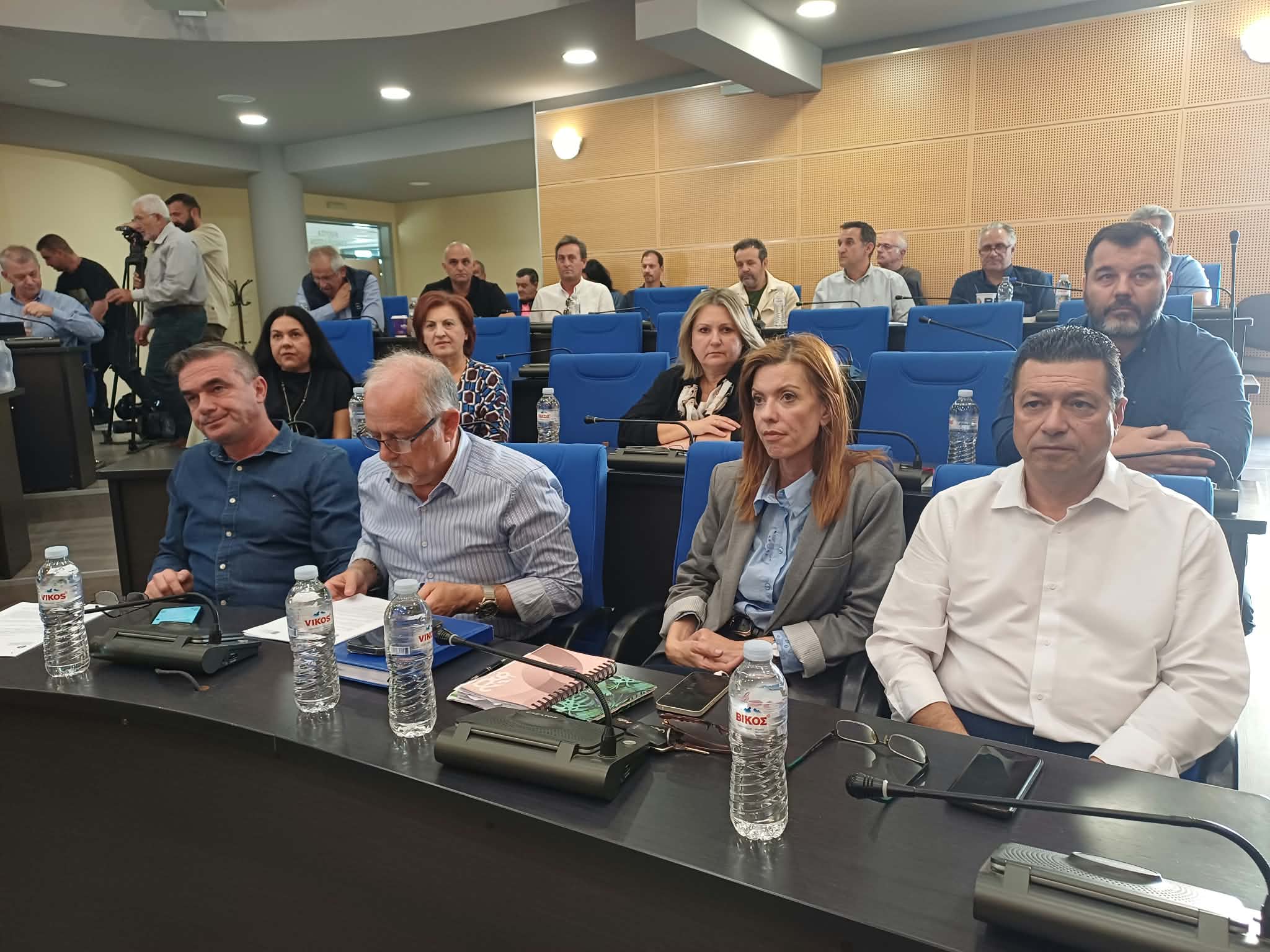 «Σε ομηρία» 57 εργαζόμενες στην καθαριότητα σε Τρίκαλα και Καρδίτσα – Παρέμβαση στο Περιφερειακό Συμβούλιο