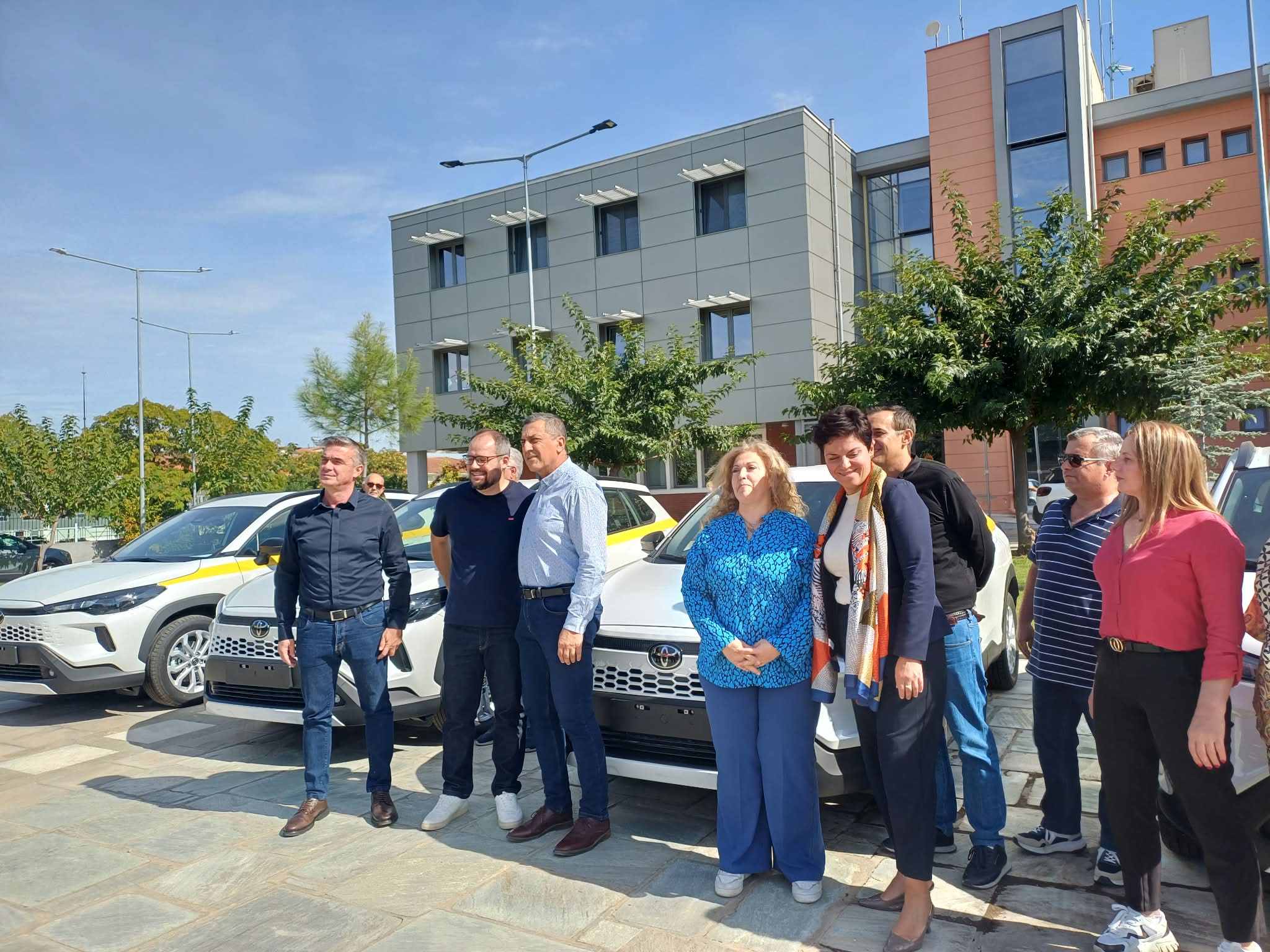 Η Περιφέρεια Θεσσαλίας ανανεώνει τον στόλο της με πέντε νέα υπηρεσιακά οχήματα (ΦΩΤΟ)