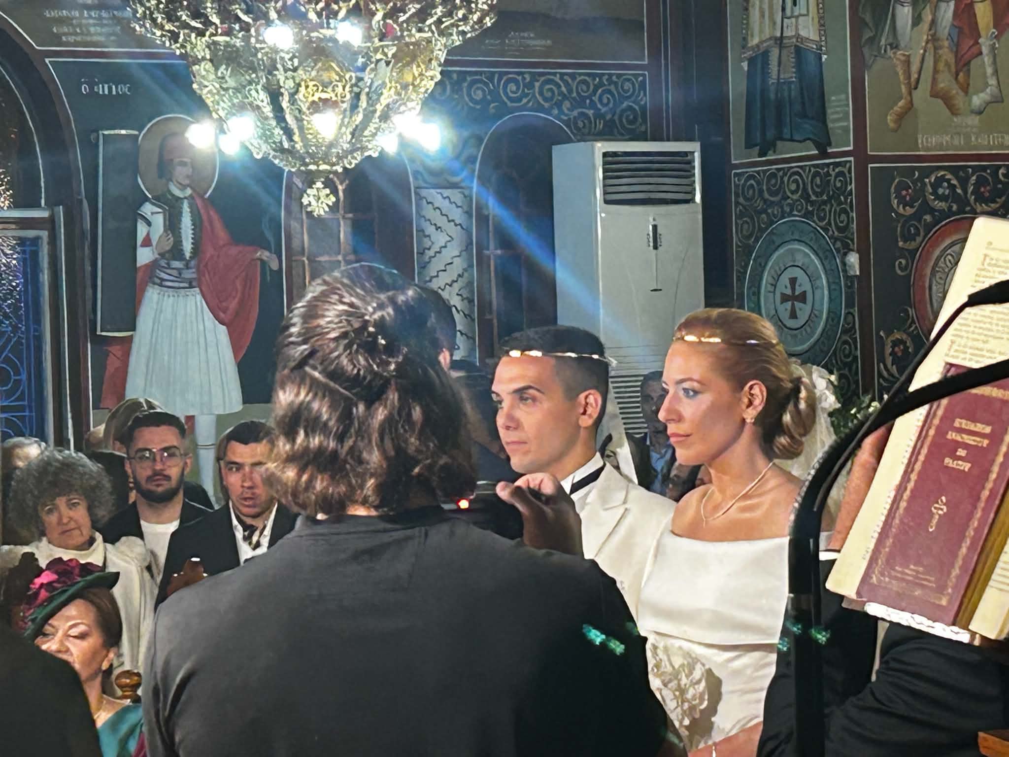 Λαμπερός γάμος στη Νίκαια Λάρισας: Ο Άγγελος Βράκας και η Μαρία Γκουνιαρούδη ενώθηκαν με τα δεσμά του γάμου (ΦΩΤΟ+video)