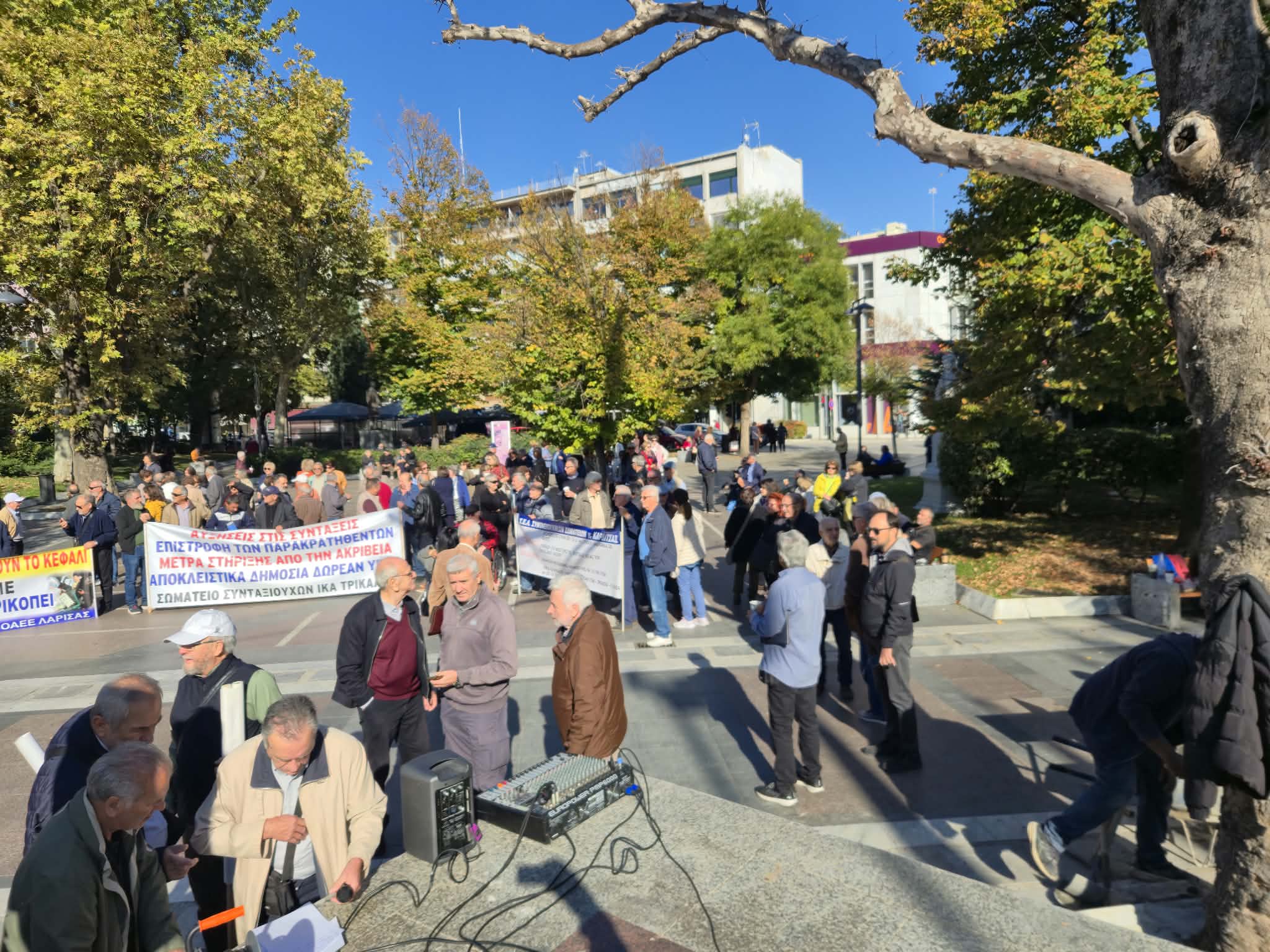 Πανθεσσαλική διαμαρτυρία συνταξιούχων για αξιοπρεπείς συνθήκες διαβίωσης