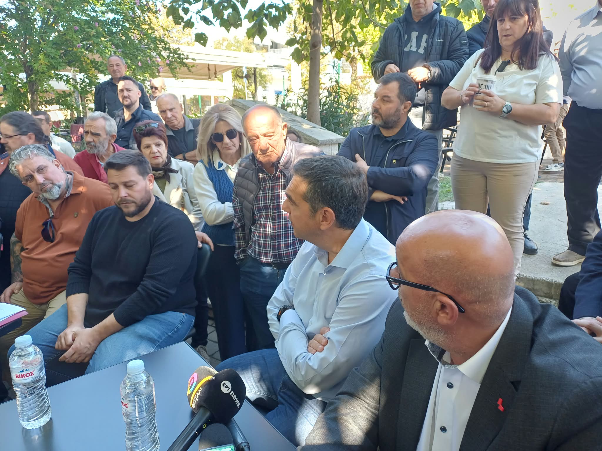 Στη Φαρκαδόνα ο Αλέξης Τσίπρας – Συνάντηση με κατοίκους και αγρότες μετά το Γριζάνο (ΦΩΤΟ+video)
