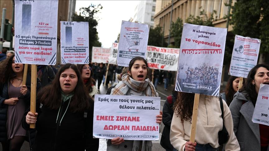Πανεκπαιδευτικό συλλαλητήριο σήμερα στην Κεντρική πλατεία της Λάρισας με αίτημα δημόσια και δωρεαν παιδεία