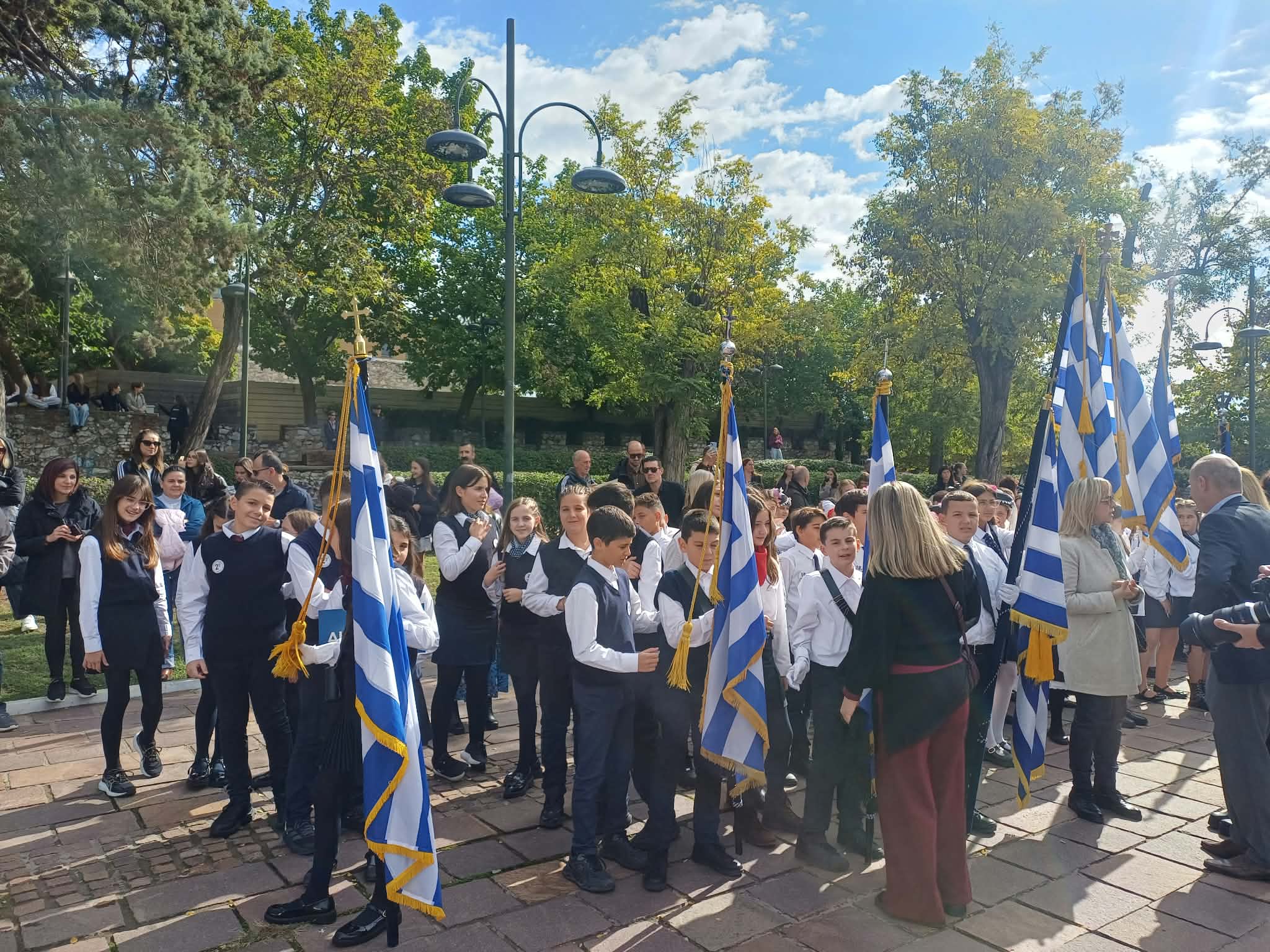 Λάρισα: Φόρος τιμής στους ήρωες του ’40 στο Ηρώο Πεσόντων / ΦΩΤΟ 10 Λάρισα: Φόρος τιμής στους ήρωες του ’40 στο Ηρώο Πεσόντων (ΦΩΤΟ+video)