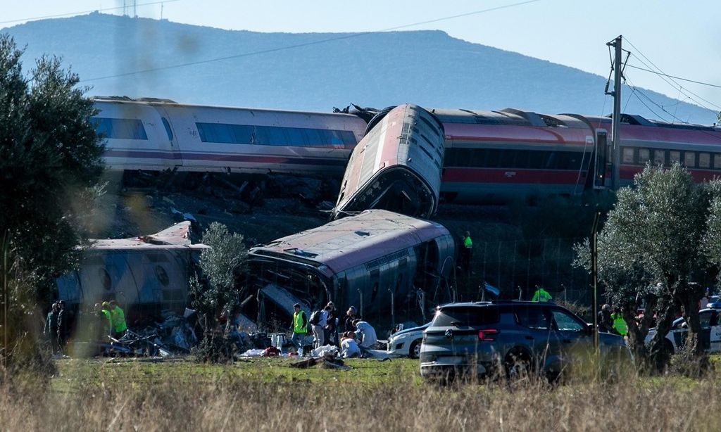 Ισπανία: Σύγκρουση τρένων υψηλής ταχύτητας – Τουλάχιστον 39 νεκροί