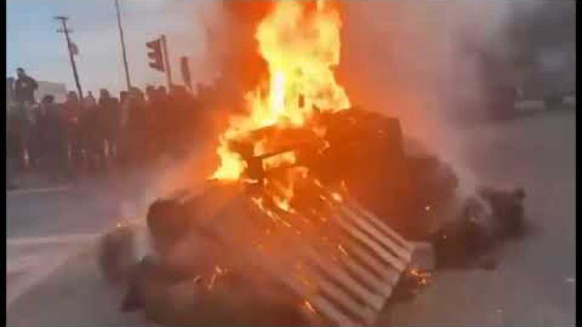 Έκλεισαν δρόμους και άναψαν φωτιές οι αγρότες σε Στεφανοβίκειο, Πλατύκαμπο και Καρδίτσα (βίντεο)