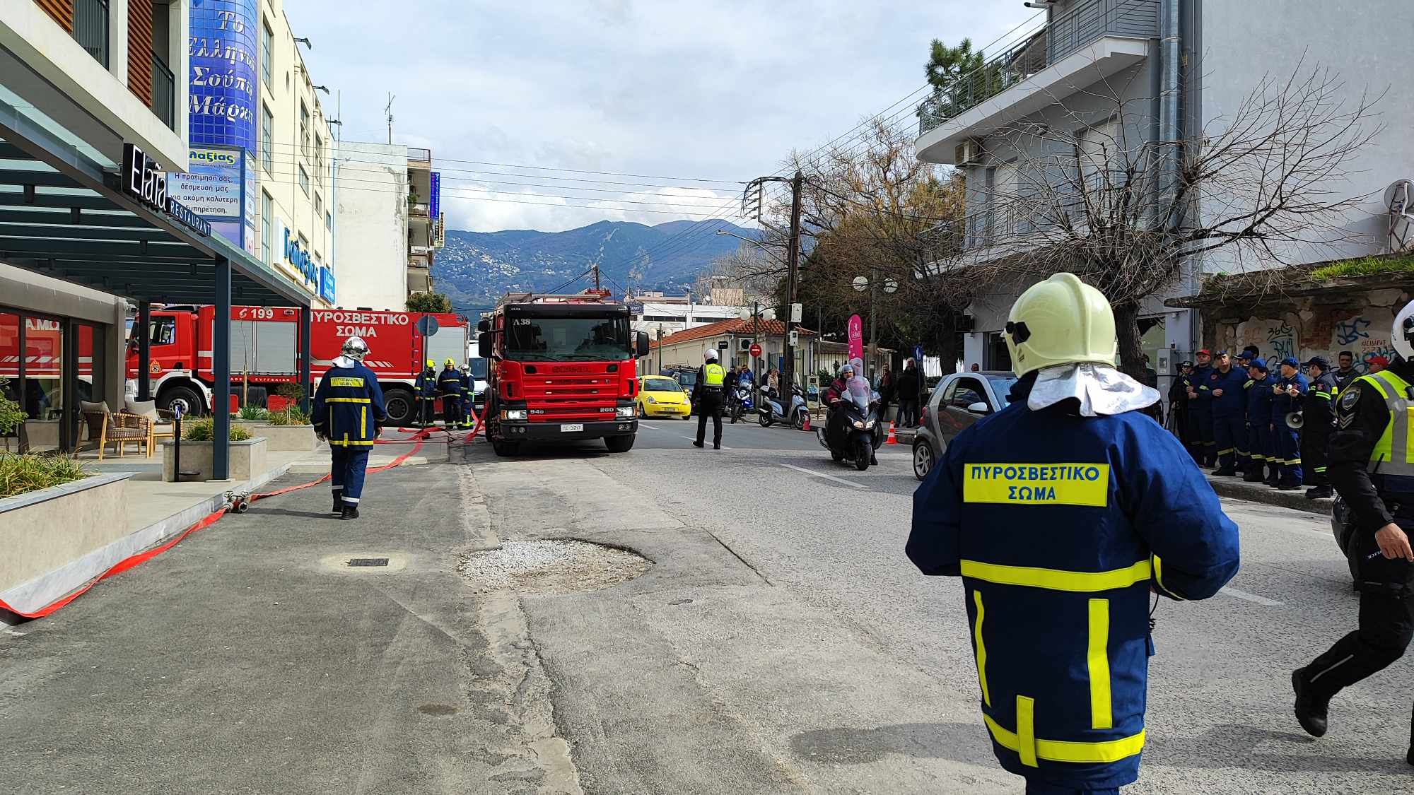 Φωτιά στο ξενοδοχείο Magnes στο Βόλο- επιτυχής η άσκηση της Πυροσβεστικής(ΦΩΤΟ)