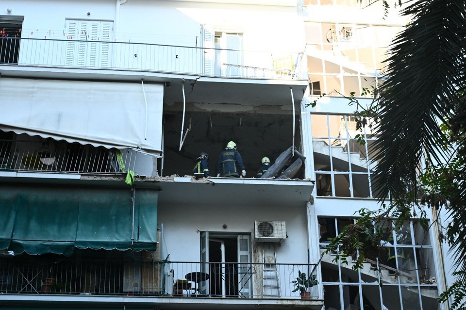 Με άρωμα τρομοκρατίας η έκρηξη στο διαμέρισμα στους Αμπελόκηπους -Έφτιαχναν εκρηκτικό μηχανισμό, βρέθηκε όπλο