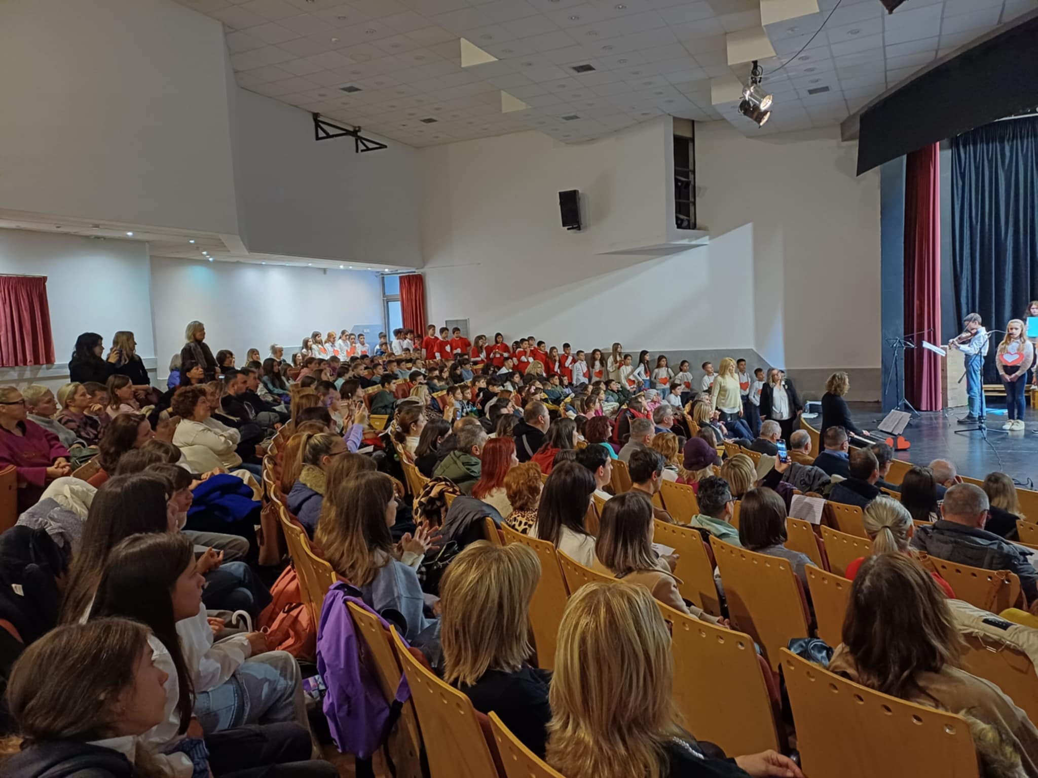 «Όλοι μαζί, μια αγκαλιά».-εκδήλωση στη Λάρισαμε αφορμή την παγκόσμια ημέρα Ατόμων με Αναπηρία.(ΦΩΤΟ)