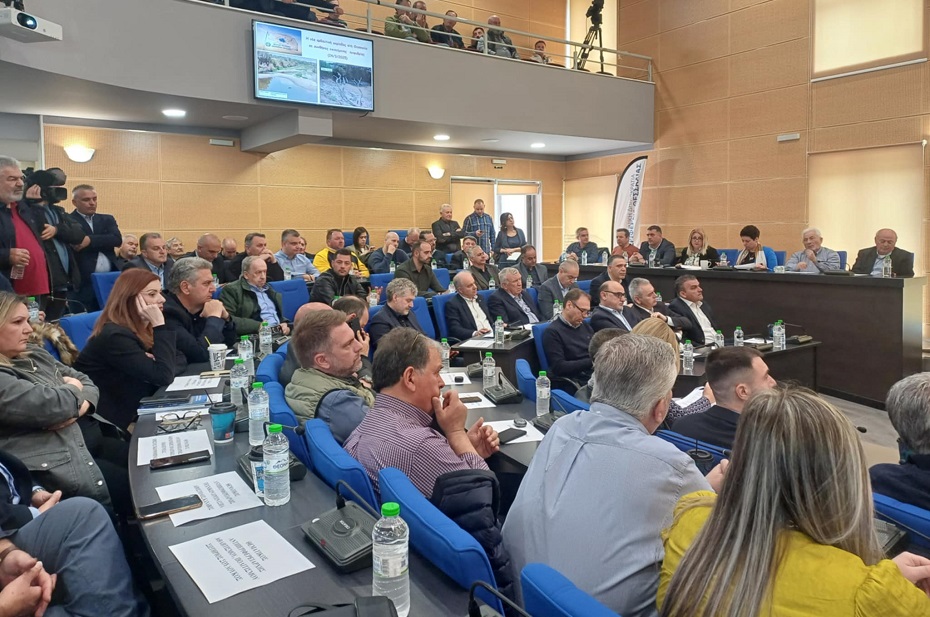 Δέρκας στη σύσκεψη για τη λειψυδρία: Θα υπάρξουν απώλειες στην αγροτική παραγωγή-έχουμε 50% λιγότερο νερό (ΦΩΤΟ+video)