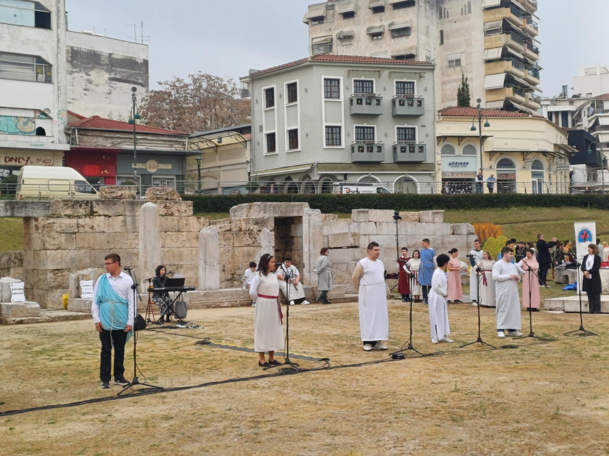 Μαθητές έδωσαν ξανά ζωή στο αρχαίο θέατρο της Λάρισας - έναρξη του φεστιβάλ «Εφήβων Δρώμενα» (ΦΩΤΟ+video)