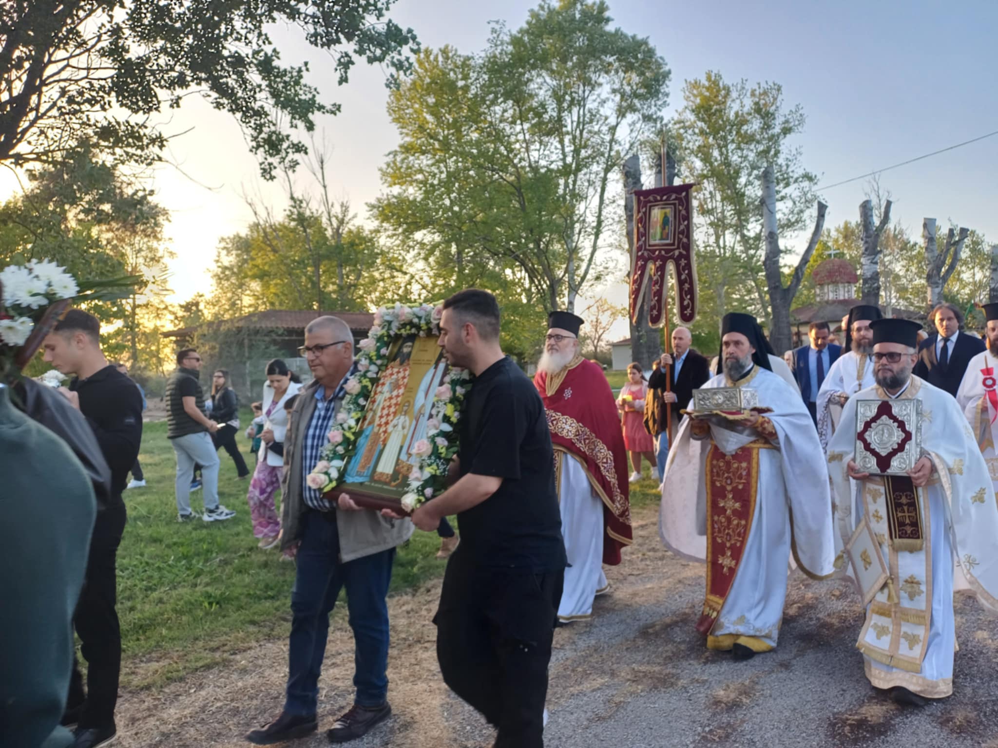 Πλήθος πιστών  στο Ομορφοχώρι στον Εσπερινό για τον εορτασμό των Νέων Μαρτύρων Ραφαήλ, Νικολάου και Ειρήνης (ΦΩΤΟ-video)