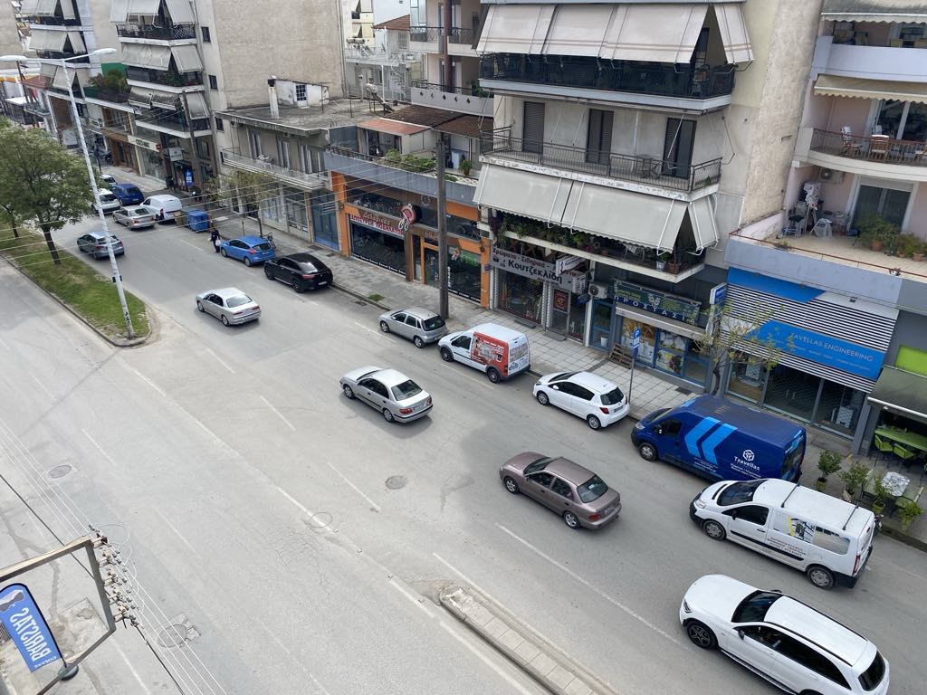 Πάνε παράλια οι Λαρισαίοι να ...πιάσουν το Μάη - μποτιλιάρισμα στην Ηρώων Πολυτεχνείου (ΦΩΤΟ)