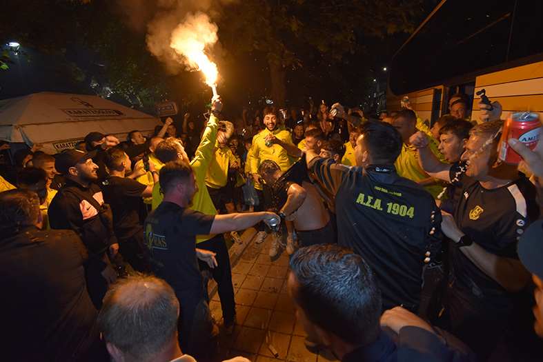 Έγινε η νύχτα μέρα στην Καρδίτσα για την υποδοχή της Αναγέννησης