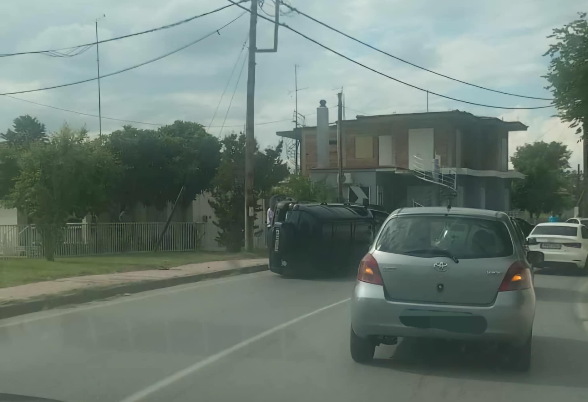 Σφοδρή σύγκρουση τριών οχημάτων στη Νίκαια-με έναν τραυματία (ΦΩΤΟ)