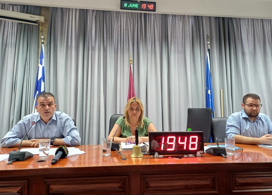 Ο Μαμακος διαψεύδει σενάρια για τραπεζοκαθίσματα και πάρκιγκ στο χώρο των κατεδαφίσεων  μροστά από αρχαίο θέατρο