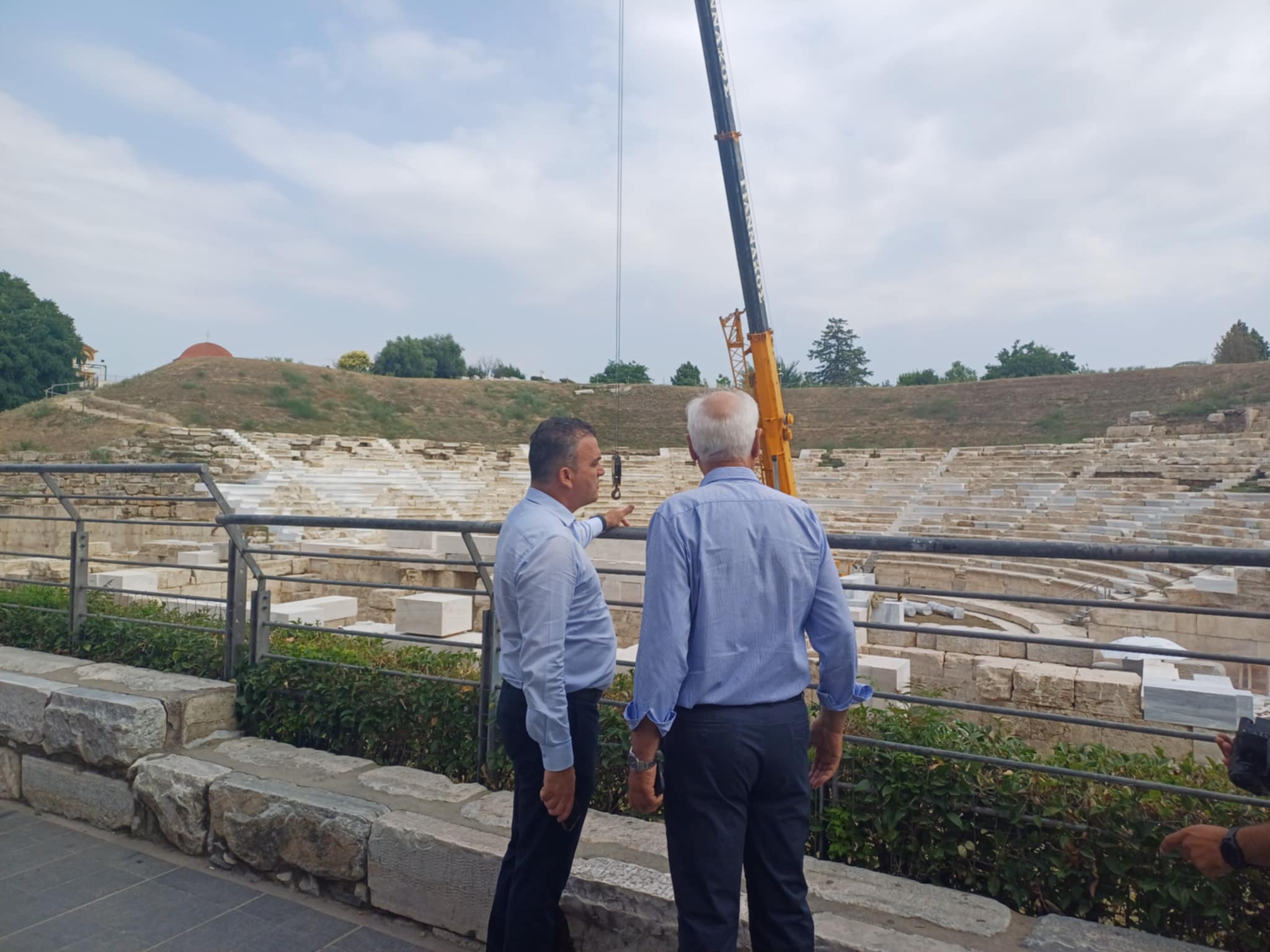 Μήνυμα ενότητας για την ανάδειξη του αρχαίου θεάτρου- επίσκεψη Μαμάκου, Καλογιάννη στις εργασίες κατεδάφισης (ΦΩΤΟ+video)