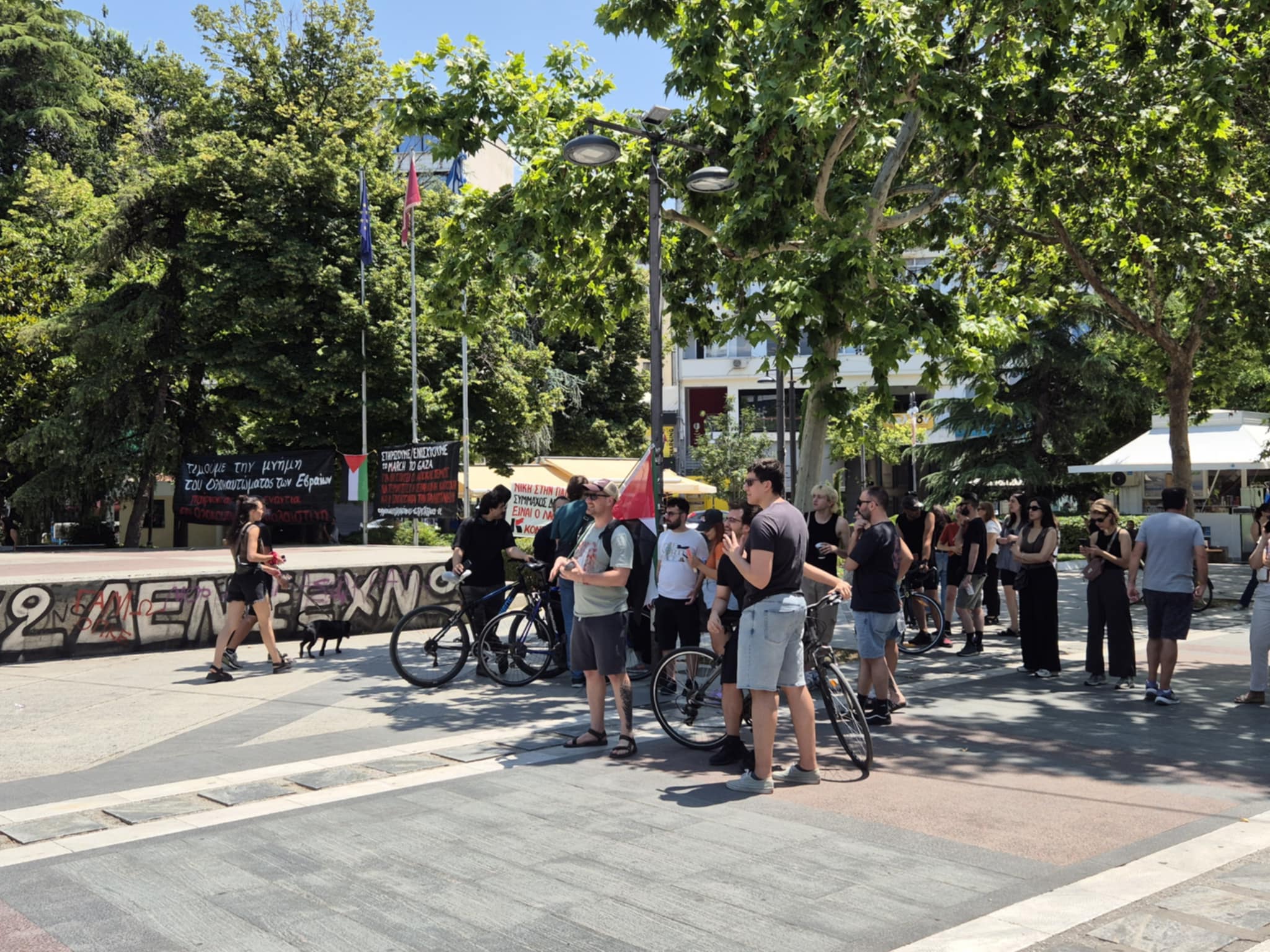 Συγκέντρωση και πορεία αλληλεγγύης στη Λάρισα για την Παλαιστίνη στο διάρκεια των εγκαινίων της Συναγωγής (ΦΩΤΟ)