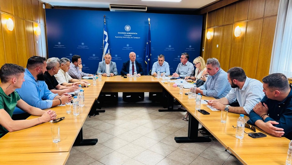 Αύξηση στα 10 ευρώ ανά κεφαλή για ζωοτροφές έβγαλε η σύσκεψη για την ευλογιά στο ΥΠΑΑΤ (ΦΩΤΟ+video)