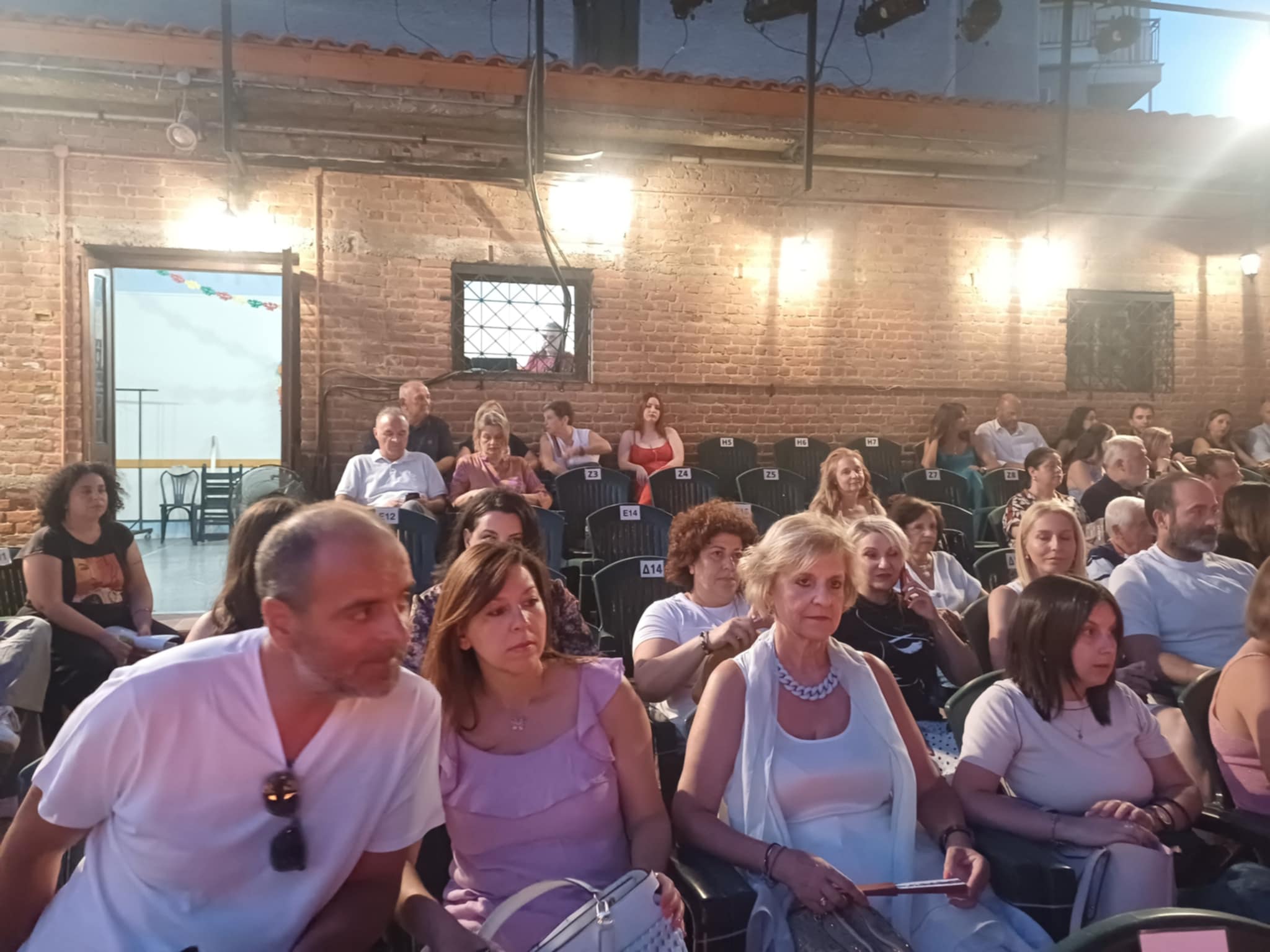 Ενθουσίασε στην πρεμιέρα «η στρίγγλα που έγινε αρνάκι» στοην αυλή του Μύλου (ΦΩΤΟ