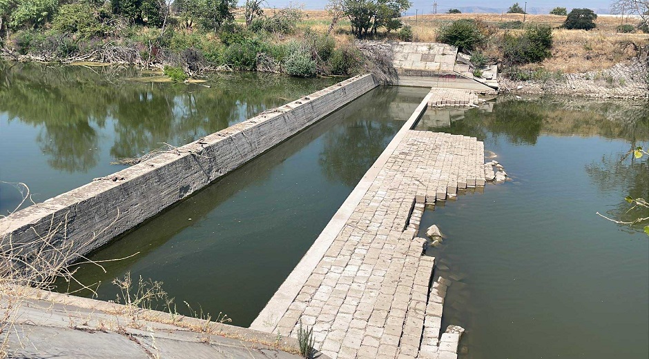 Μη αναστρέψιμη η ζημιά στα βαμβάκια  λόγω έλλειψης νερού - αποκαρδιωτικές εικόνες στον Πηνειό έξω από τη Λάρισα (ΦΩΤΟ)