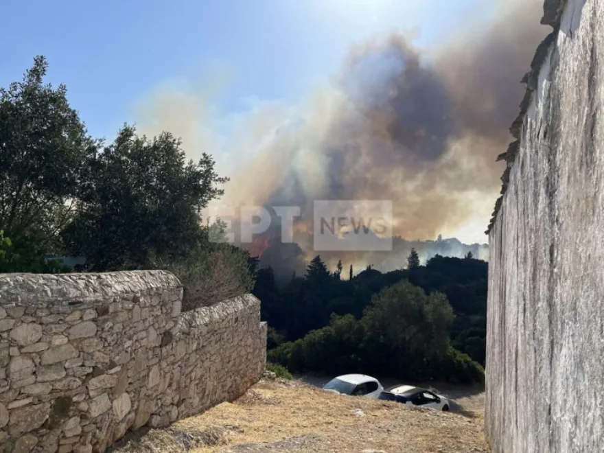 Φωτιές σε Εύβοια, Μεσσηνία και Κύθηρα - Μπαράζ μηνυμάτων από το 112 για εκκενώσεις οικισμών