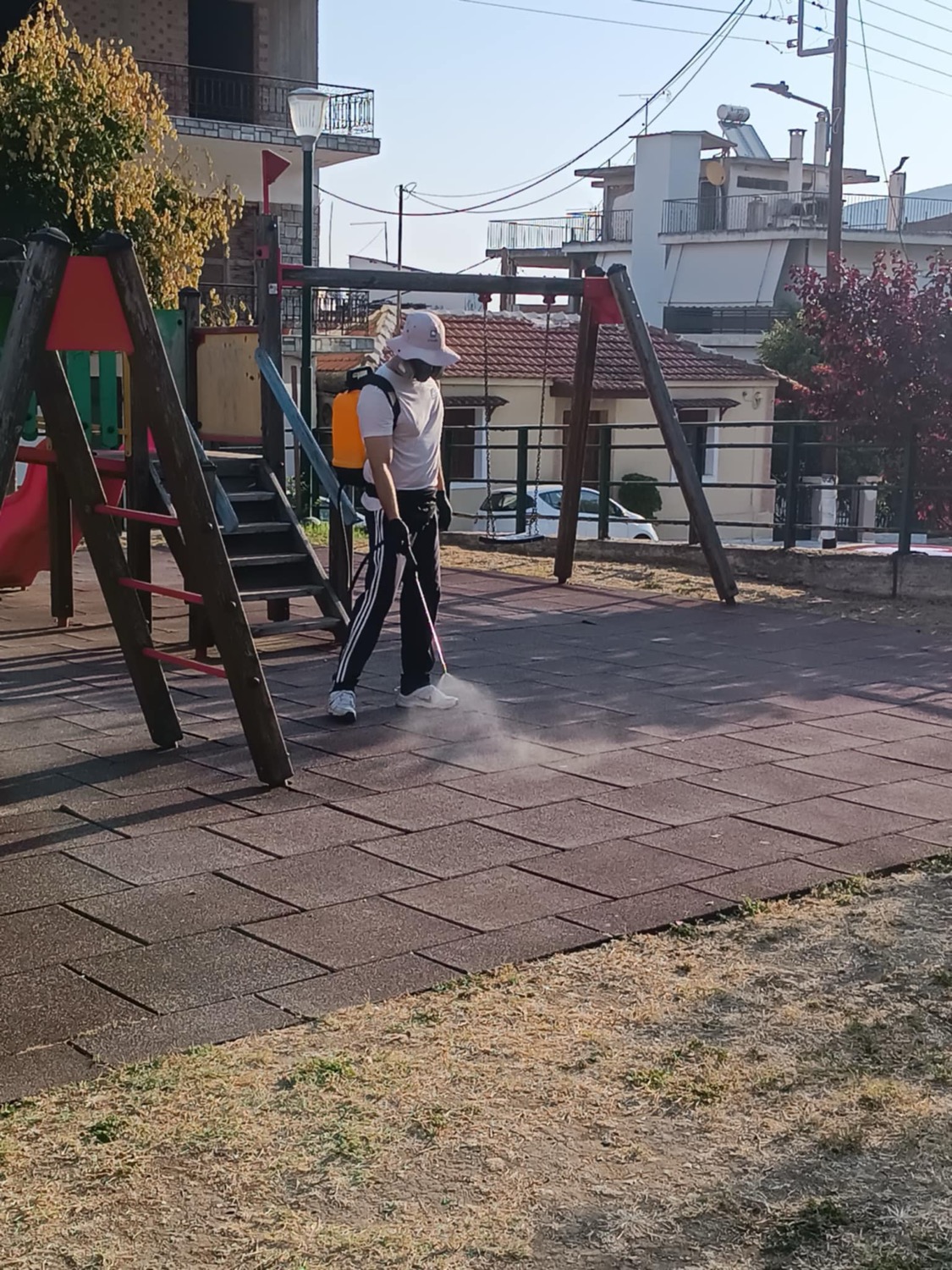 Σε πλήρη εξέλιξη οι απεντομώσεις σε κοινόχρηστους χώρους του Δήμου Φαρσάλων