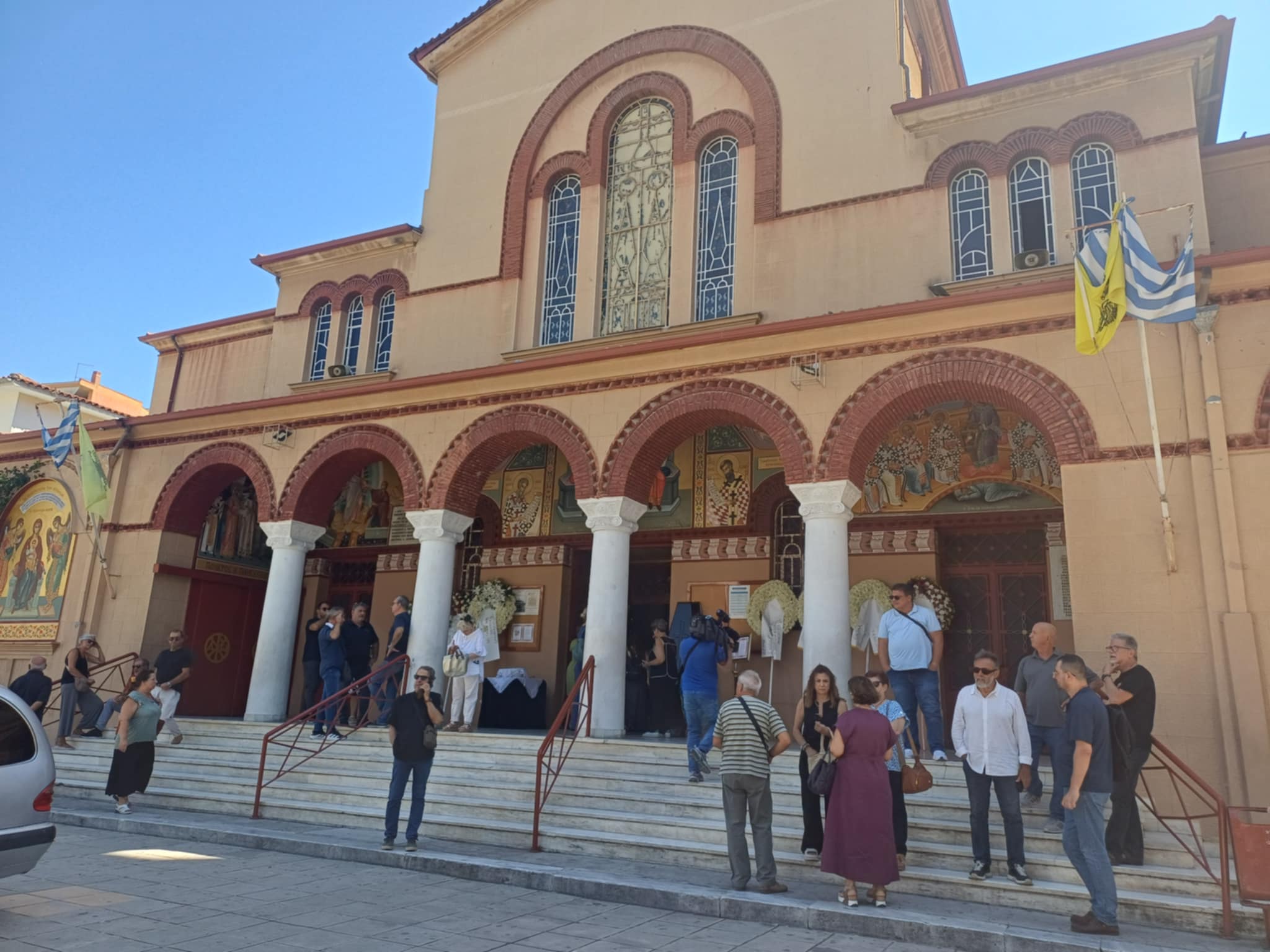 Βαθιά συγκίνηση και θλίψη στο τελευταίο αντίο του Νέστορα Αντωνίου στη Λάρισα (ΦΩΤΟ)