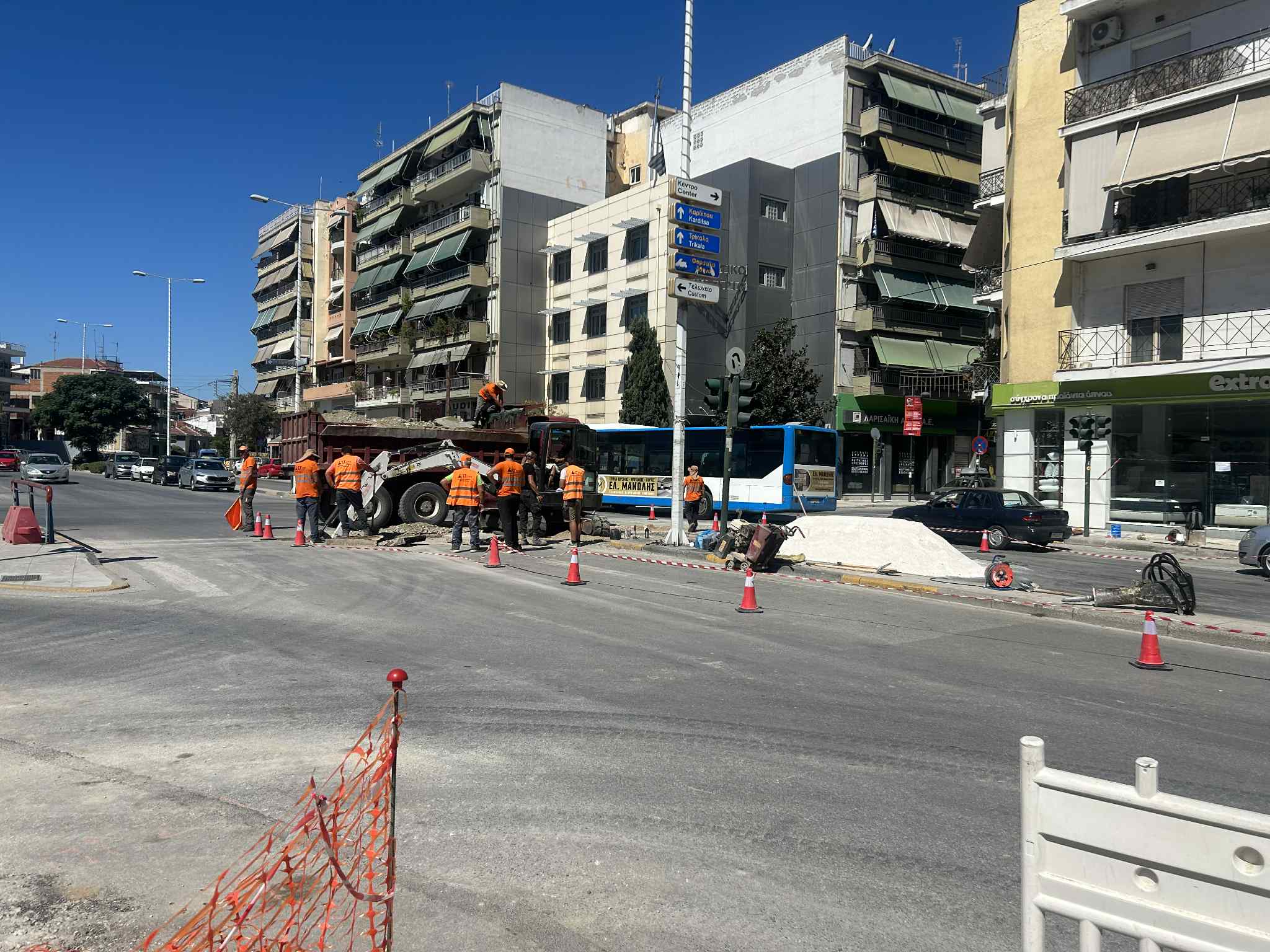 Απίστευτη ταλαιπωρία στην Ηρώων Πολυτεχνείου- τεράστιες ουρές και μποτιλιάρισμα λόγω έργων (ΦΩΤΟ)