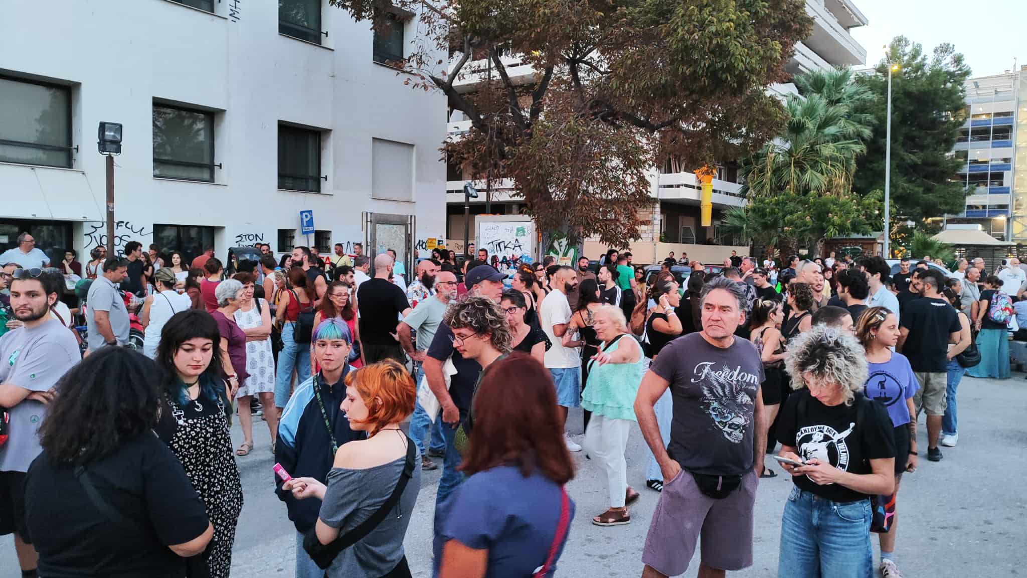 μεγάλη συγκέντρωση διαμαρυρίας στην παραλία του Βόλου για διακιοσύνη στην υπόθεση των Τεμπών