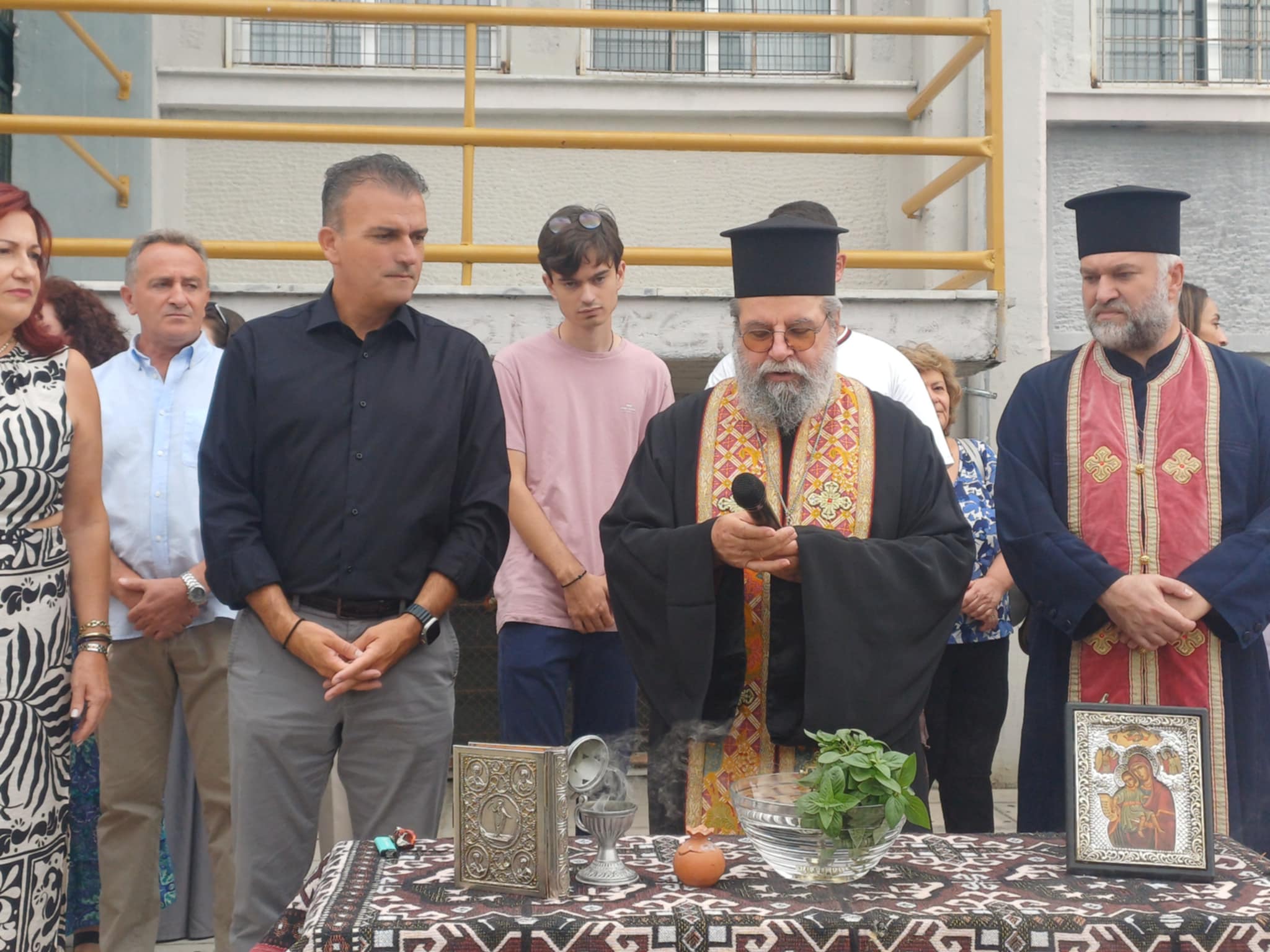 Στον αγιασμό στο 11ο Λύκειο στη νέα Σμύρνη ο δήμαρχος Λαρισαίων Θανάσης Μάμάκος (ΦΩΤΟ+video)