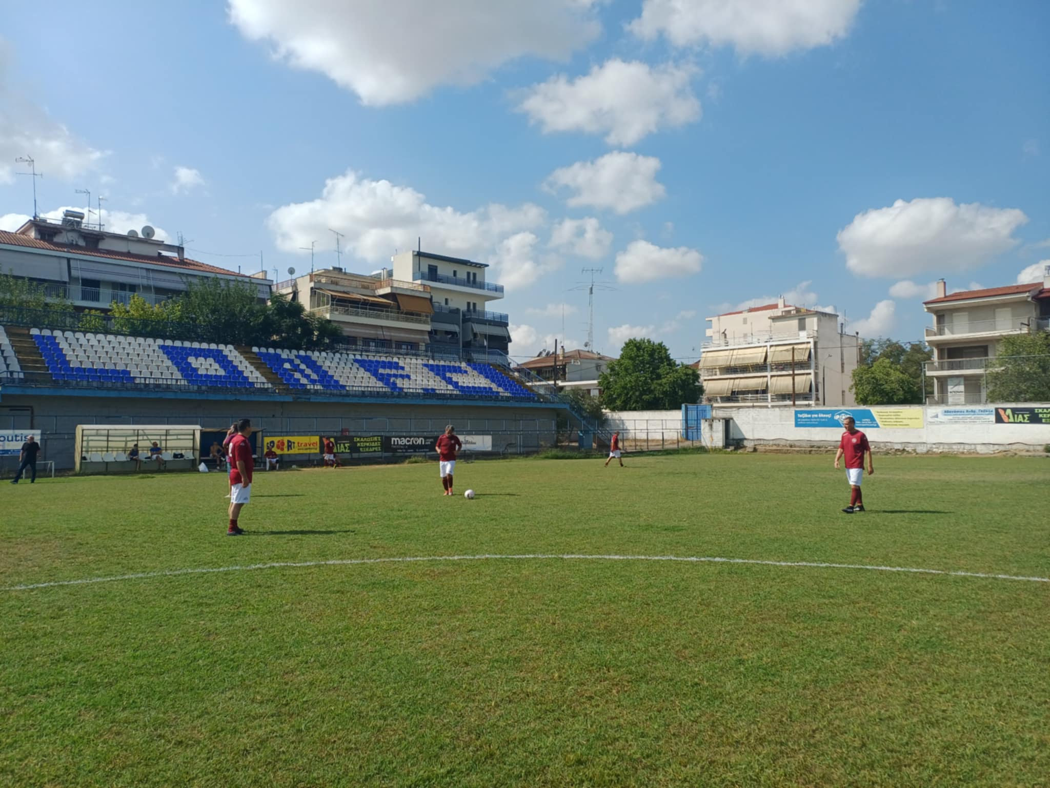 Φιλκός ποδοσφαιρικός αγώνας στο πλαίσιο της υποδοχής αντιπροσωπείας του δήμου Λάρνακας στη Λάρισα (ΦΩΤΟ)