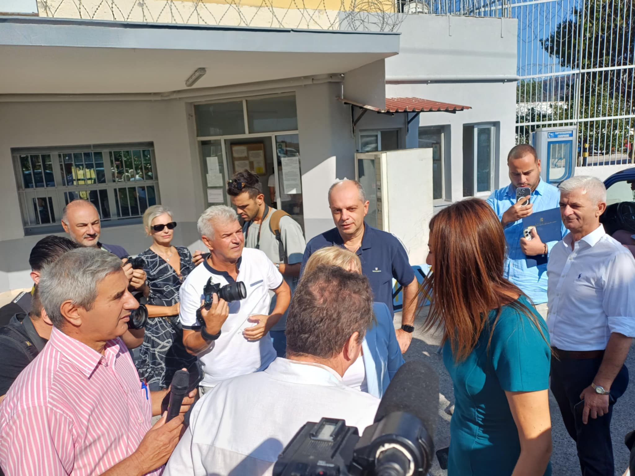 Παρουσία της υπουργού Παιδείας Σοφίας Ζαχαράκη αγιασμός και εγκαίνια του 8ου ΕΠΑΛ στις φυλακές Λάρισας (ΦΩΤΟ)