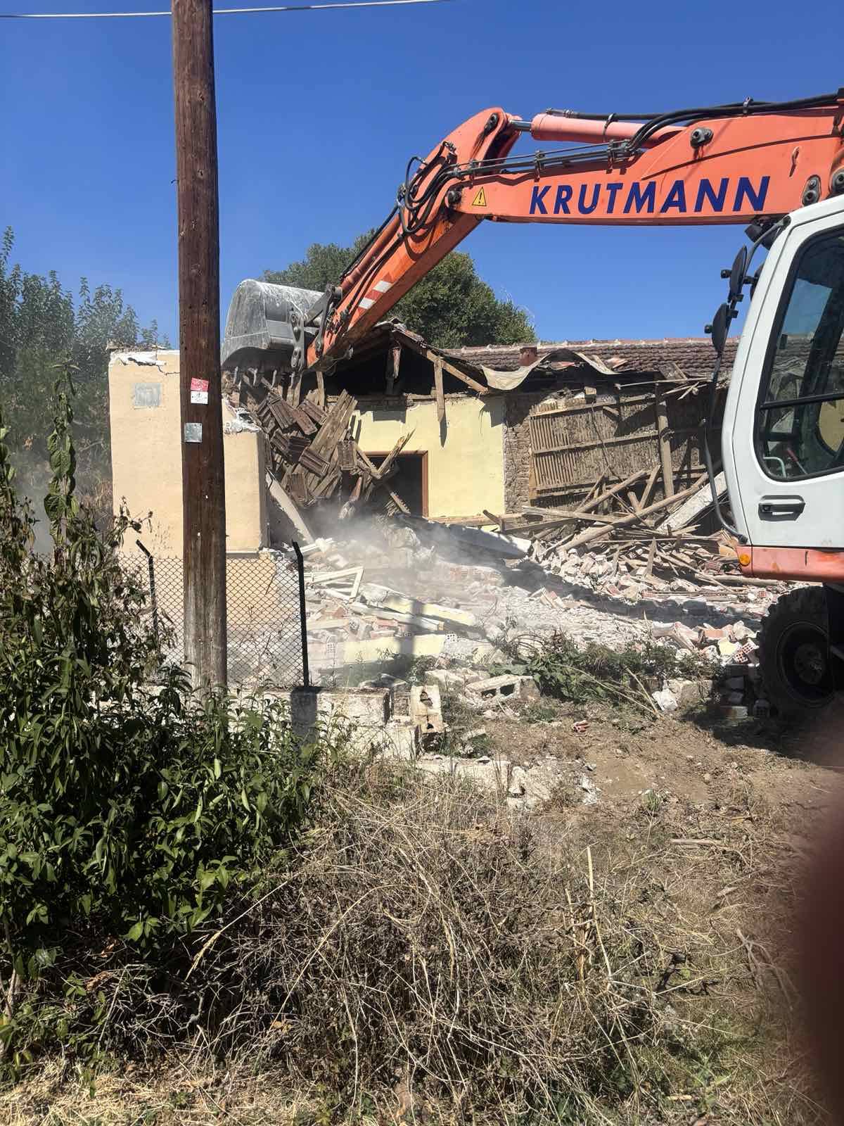 Δήμος Παλαμά: Συνεχίζεται η κατεδάφιση και απομάκρυνση σπιτιών που είχαν πληγεί από τον «Ντάνιελ»