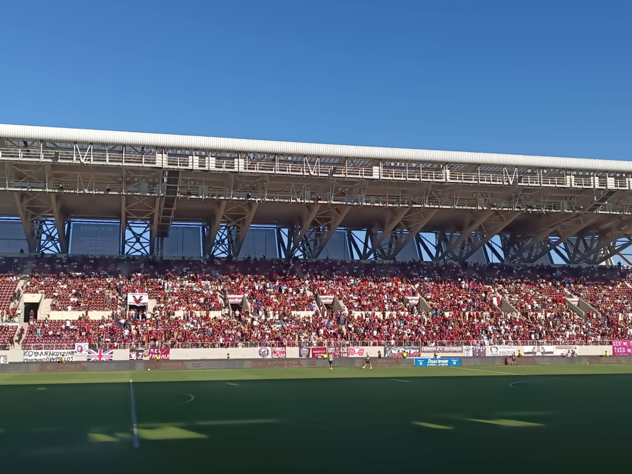 Φωτογραφικά κλικς από το ματς της ΑΕΛ με την ΑΕΚ και τον υπέροχο βυσσινί κόσμο (ΦΩΤΟ)