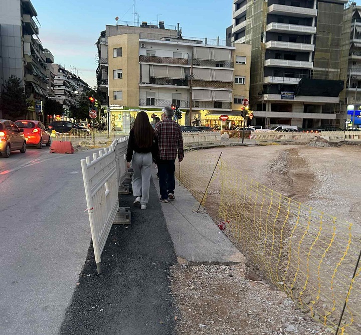 Φόβος στην Ηρ. Πολυτεχνείου: Περνανε δίπλα στα αυτοκίνητα οι πεζοί με ένα πλαστικό κιγκλίδωμα (ΦΩΤΟ+video)