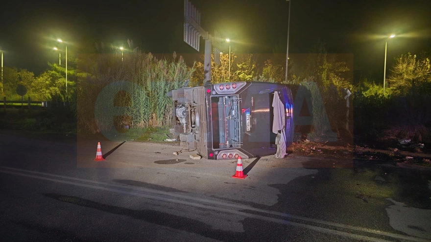 Ελιγμό για να αποφύγει σκύλο έκανε ο οδηγός του λεωφορείου που ανατράπηκε στο Ριζόμυλο (ΦΩΤΟ+video)