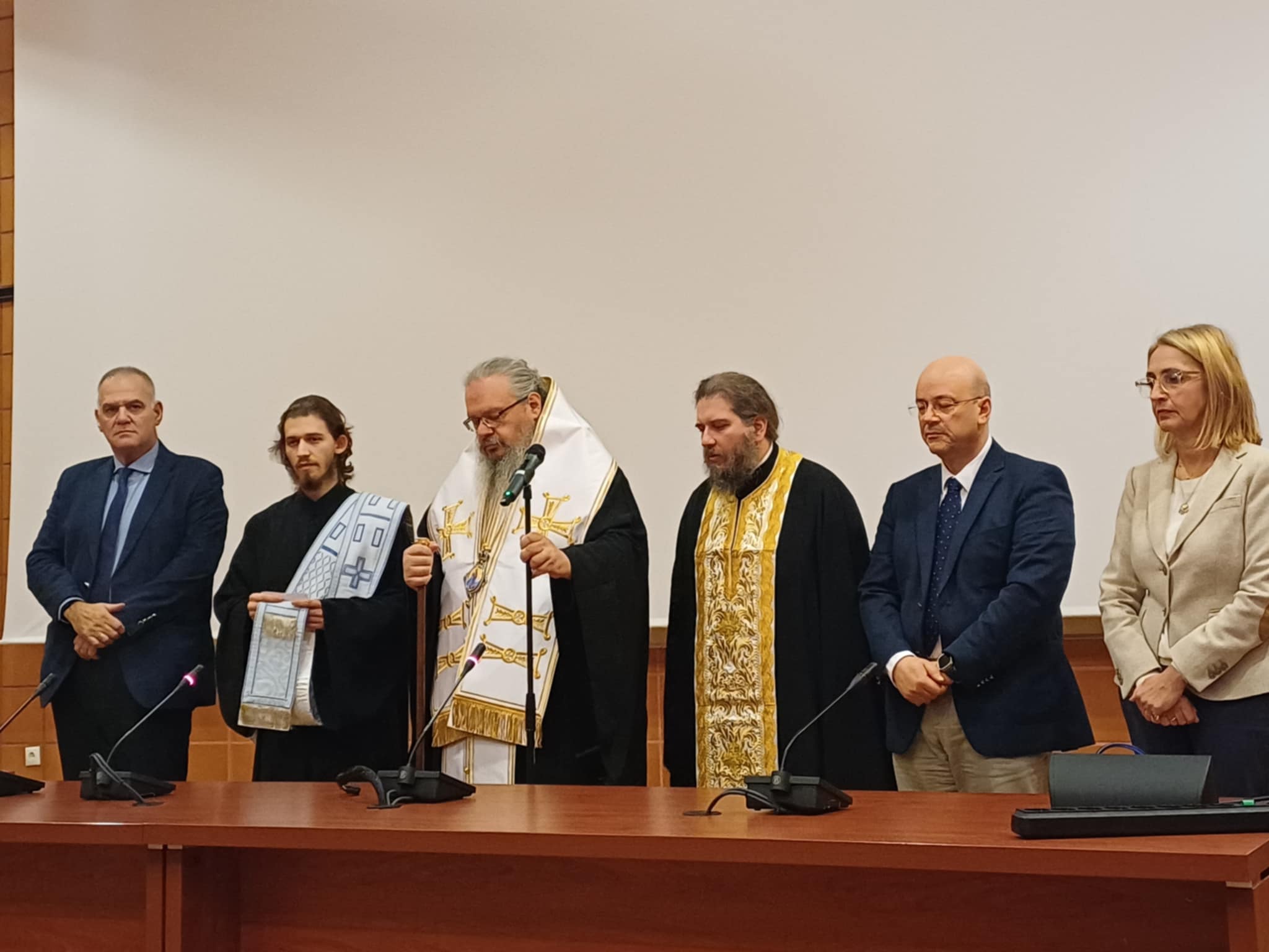 Τρισάγιο  στο αμφιθέατρο «Ιπποκράτης» της Ιατρικής Λάρισας στη μνήμη των δωρητών σώματος (ΦΩΤΟ+video)