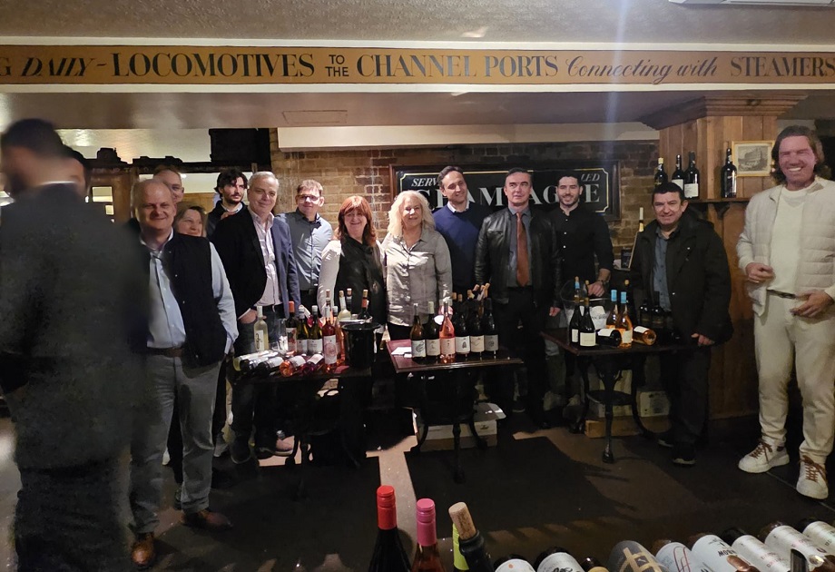 Στο Λονδίνο βρέθηκαν τα κρασιά της Θεσσαλίας... (ΦΩΤΟ)