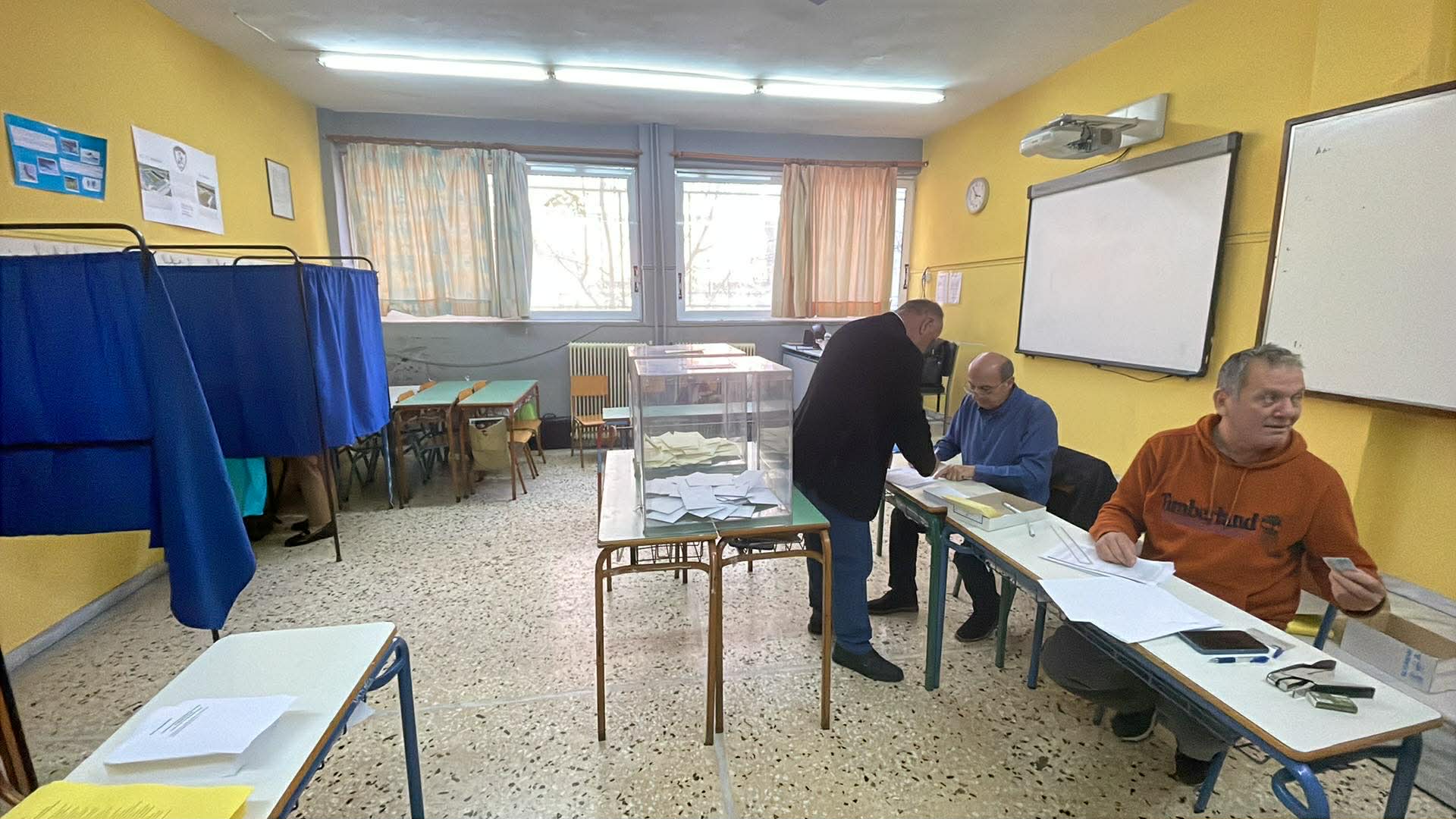 Με μεγάλη συμμετοχή οι εκλογές της Νέας Δημοκρατίας στη Λάρισα (ΦΩΤΟ)