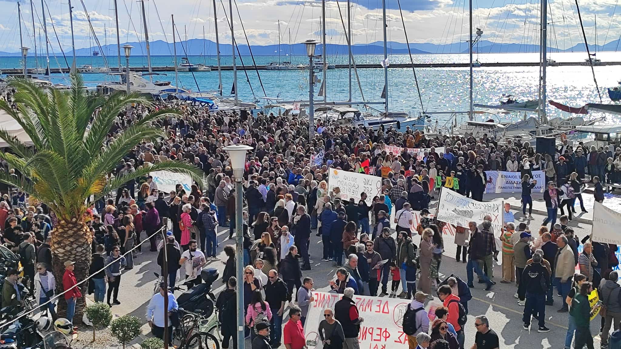 Χιλιαδες Πολίτες στην παραλία βροντοφωνάζουν ΟΧΙ  LNG  στον Παγασητικό (ΦΩΤΟ)