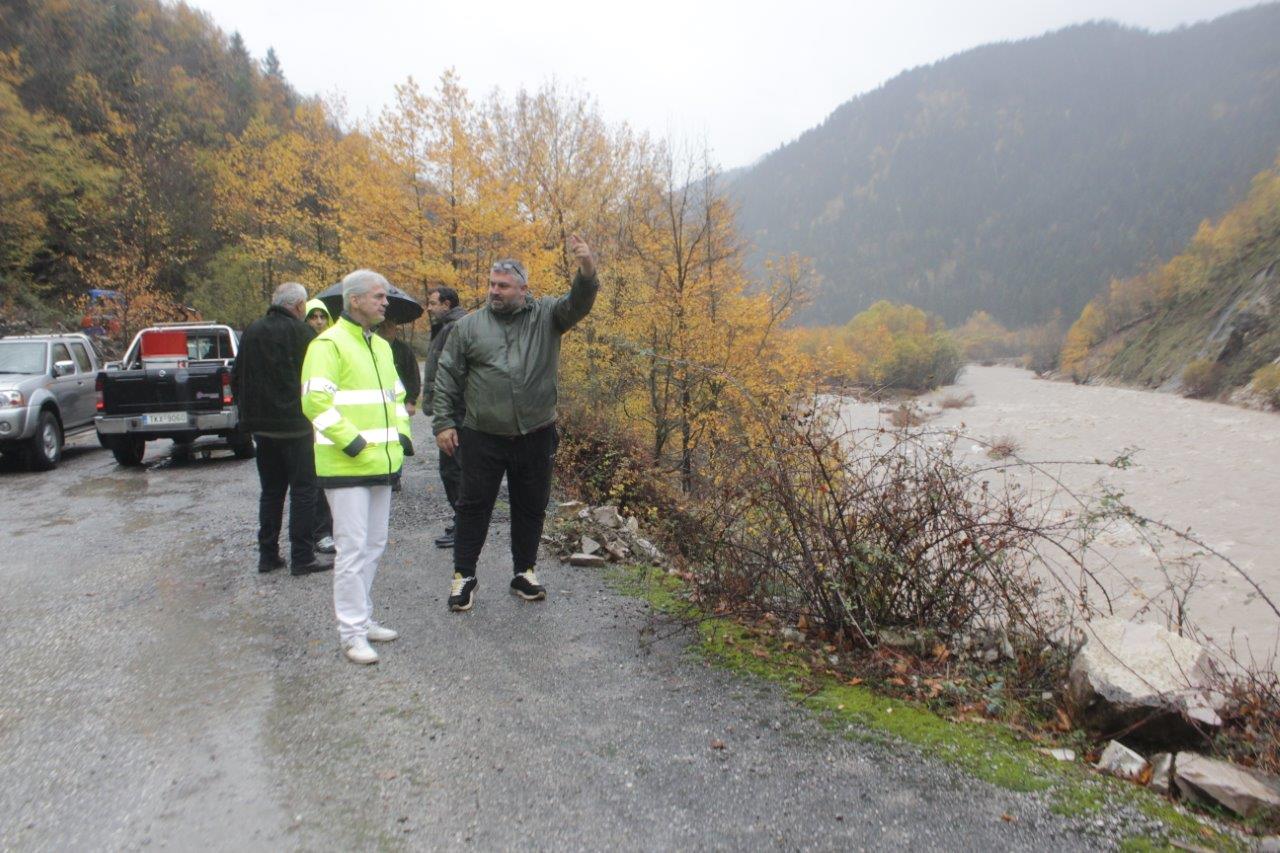 Κατολισθητικά φαινόμενα στην περιοχή Γαρδικίου και Αθαμανίας  δημιούργησαν προβλήματα στο οδικό άξονα (ΦΩTO)    