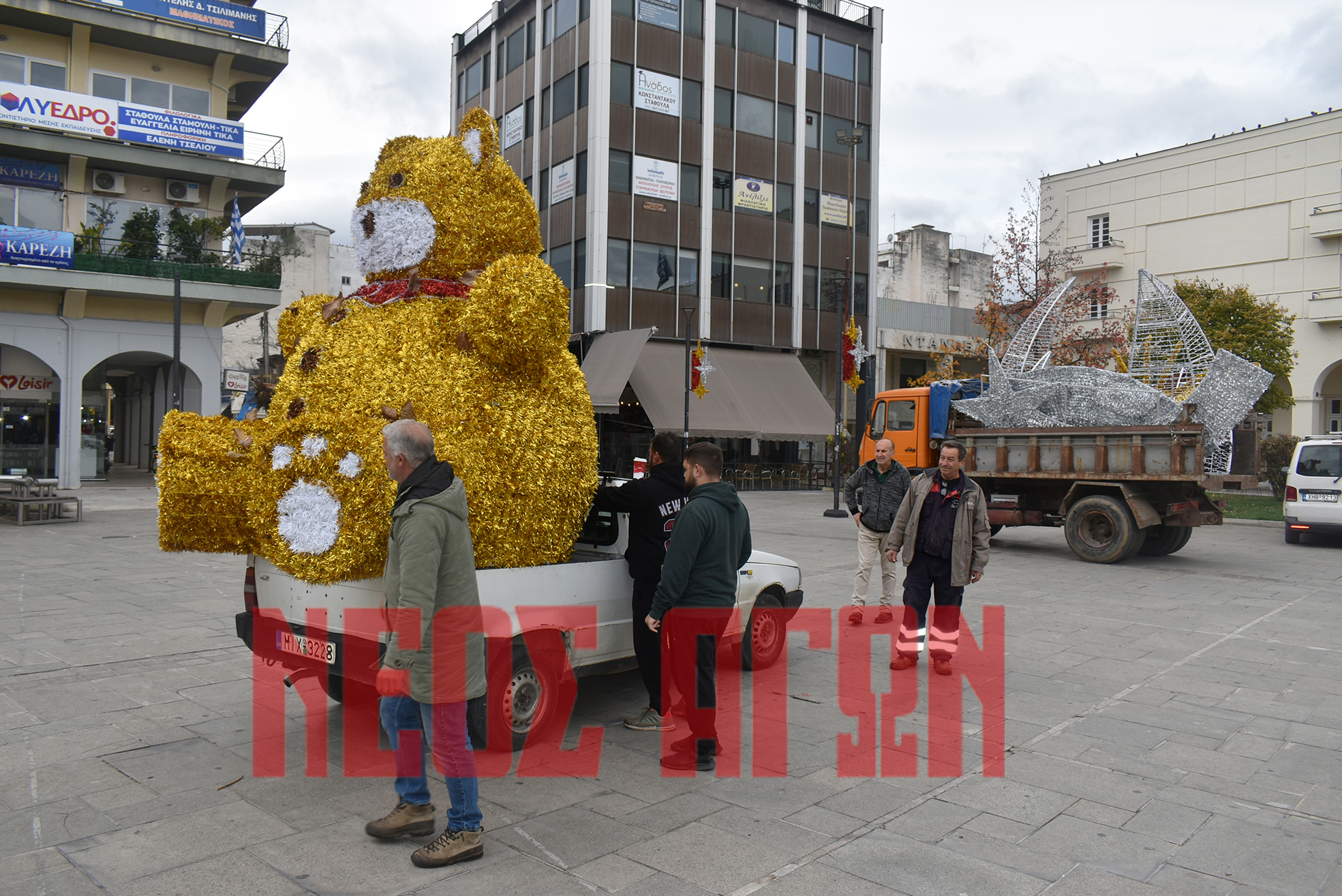 Καρδίτσα: Σε εξέλιξη ο στολισμός της κεντρικής πλατείας (φωτο+video)