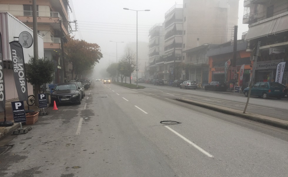 Τοπίο στην ομίχλη σήμερα η Λάρισα με αυξημένη υγρασία (ΦΩΤΟ)