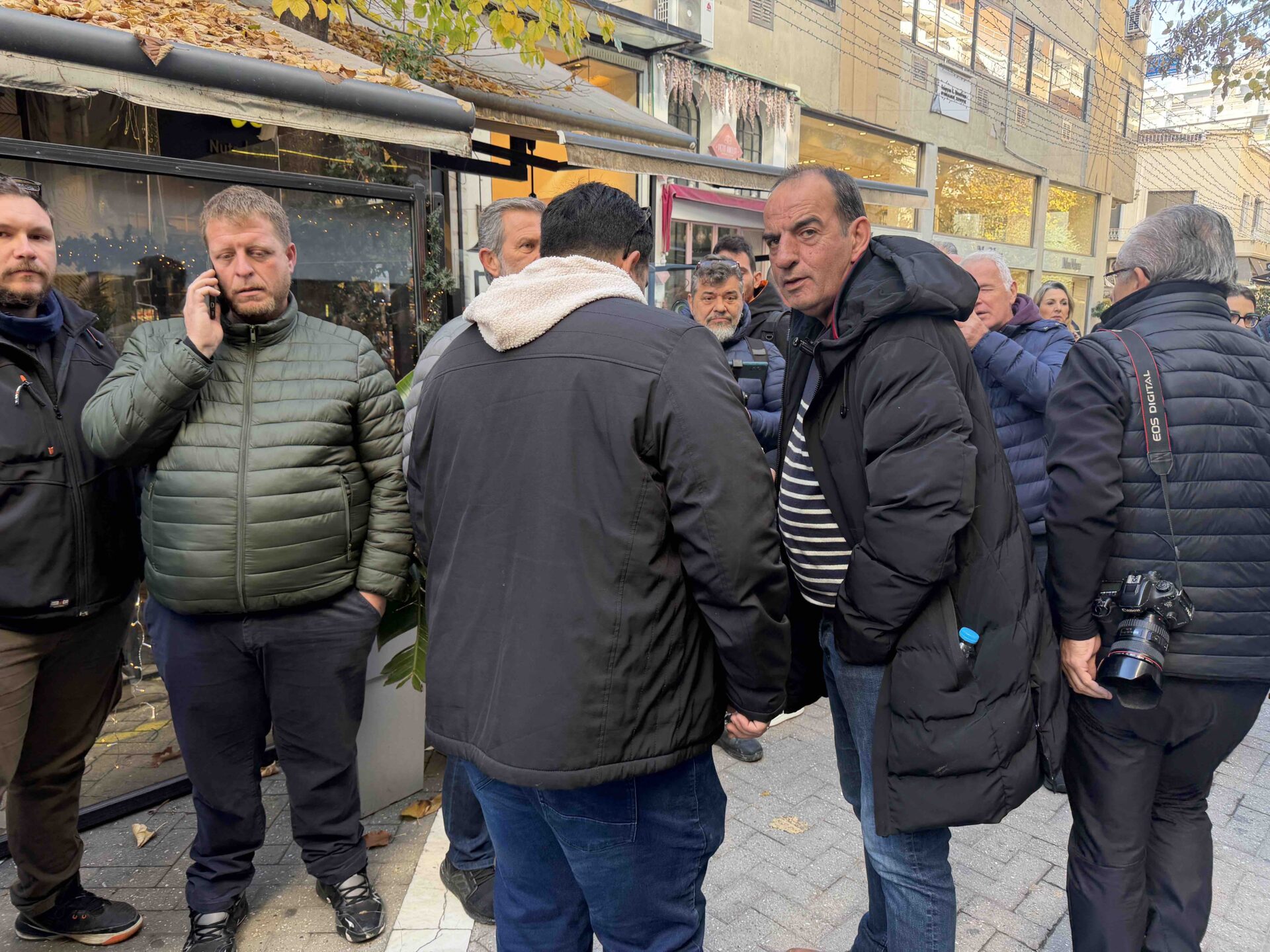 Για τις 4 Δεκεμβρίου πήραν δικάσιμο οι τρεις αγρότες που συνελήφθησαν -πλήθος αγροτών για συμπαράσταση στα δικαστήρια (ΦΩΤΟ)